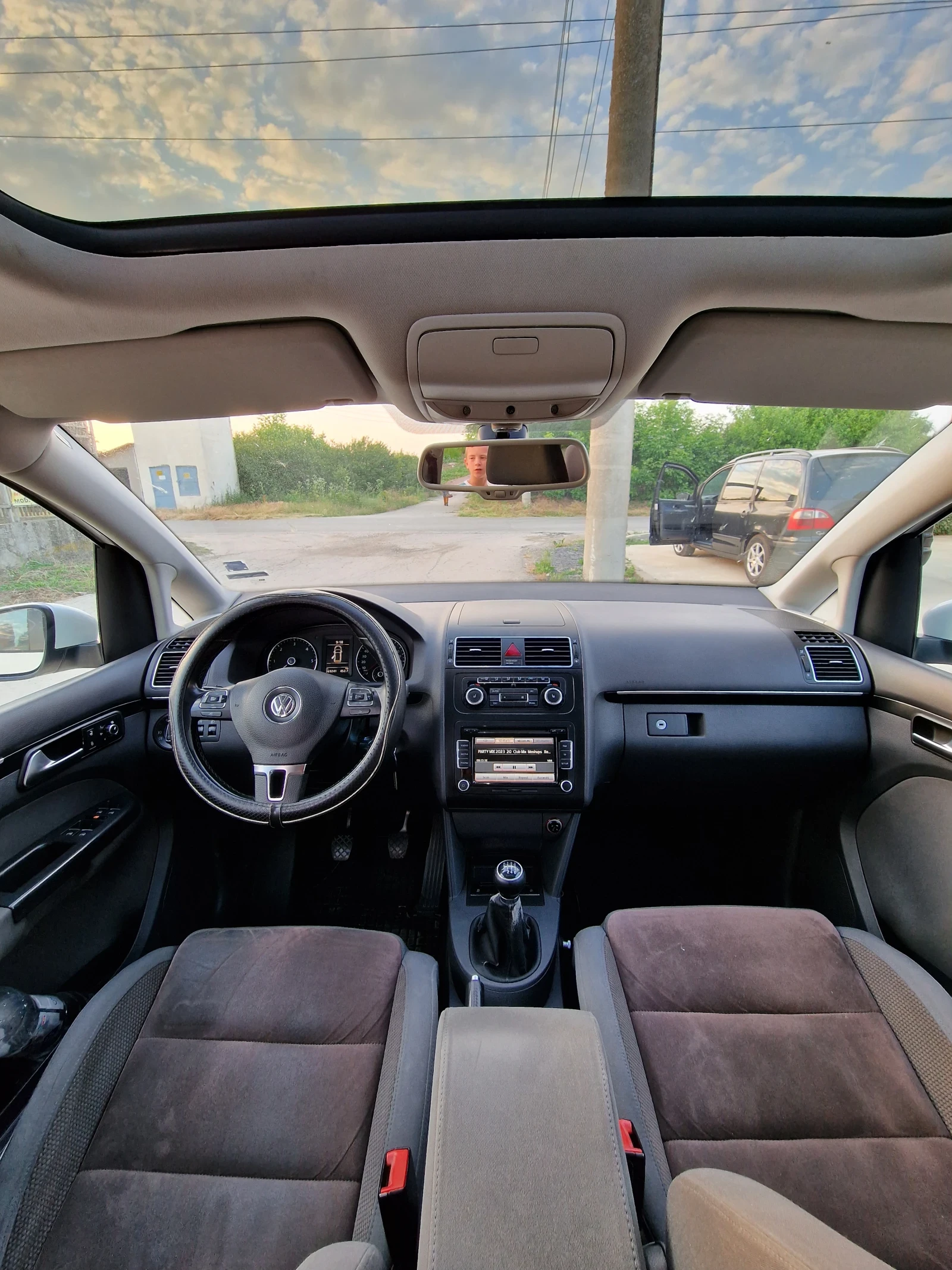 VW Touran 2.0TDi - изображение 9