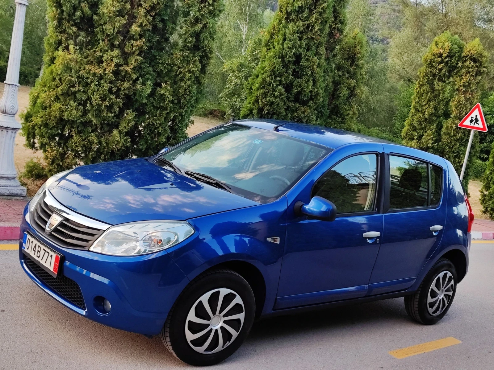 Dacia Sandero 1.6I(87)* КЛИМАТИК* НОВ ВНОС*  - изображение 3