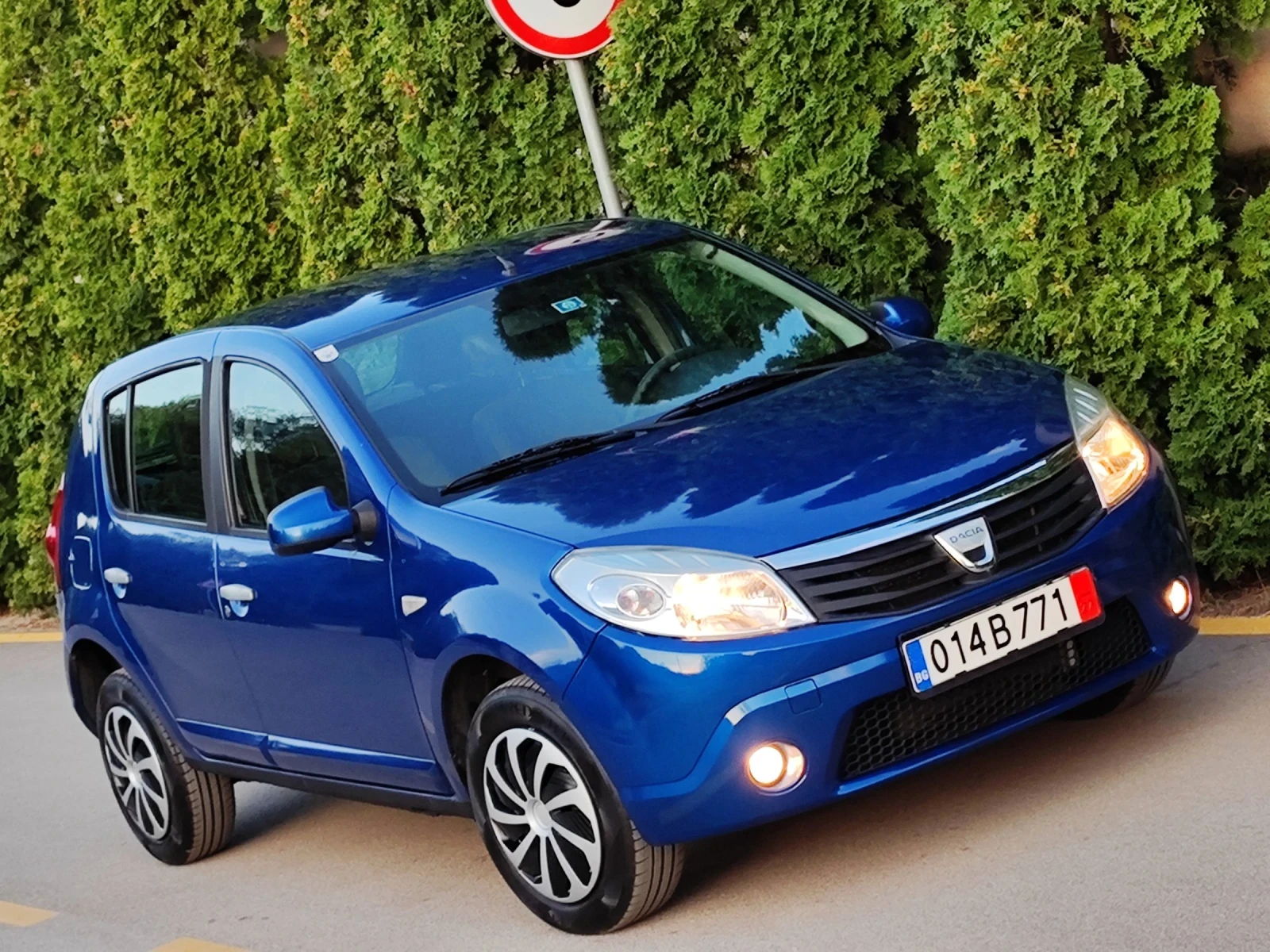 Dacia Sandero 1.6I(87)* КЛИМАТИК* НОВ ВНОС*  - изображение 9