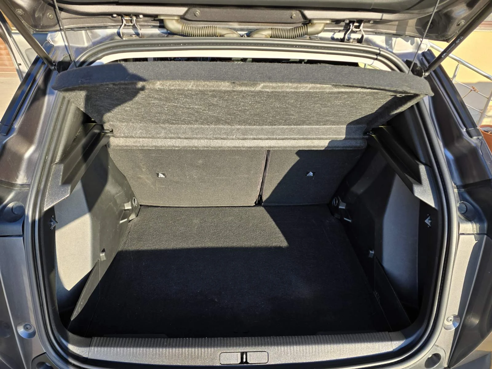 Peugeot 2008 1.2 Turbo Allure |  |  | Mobile.bg   16