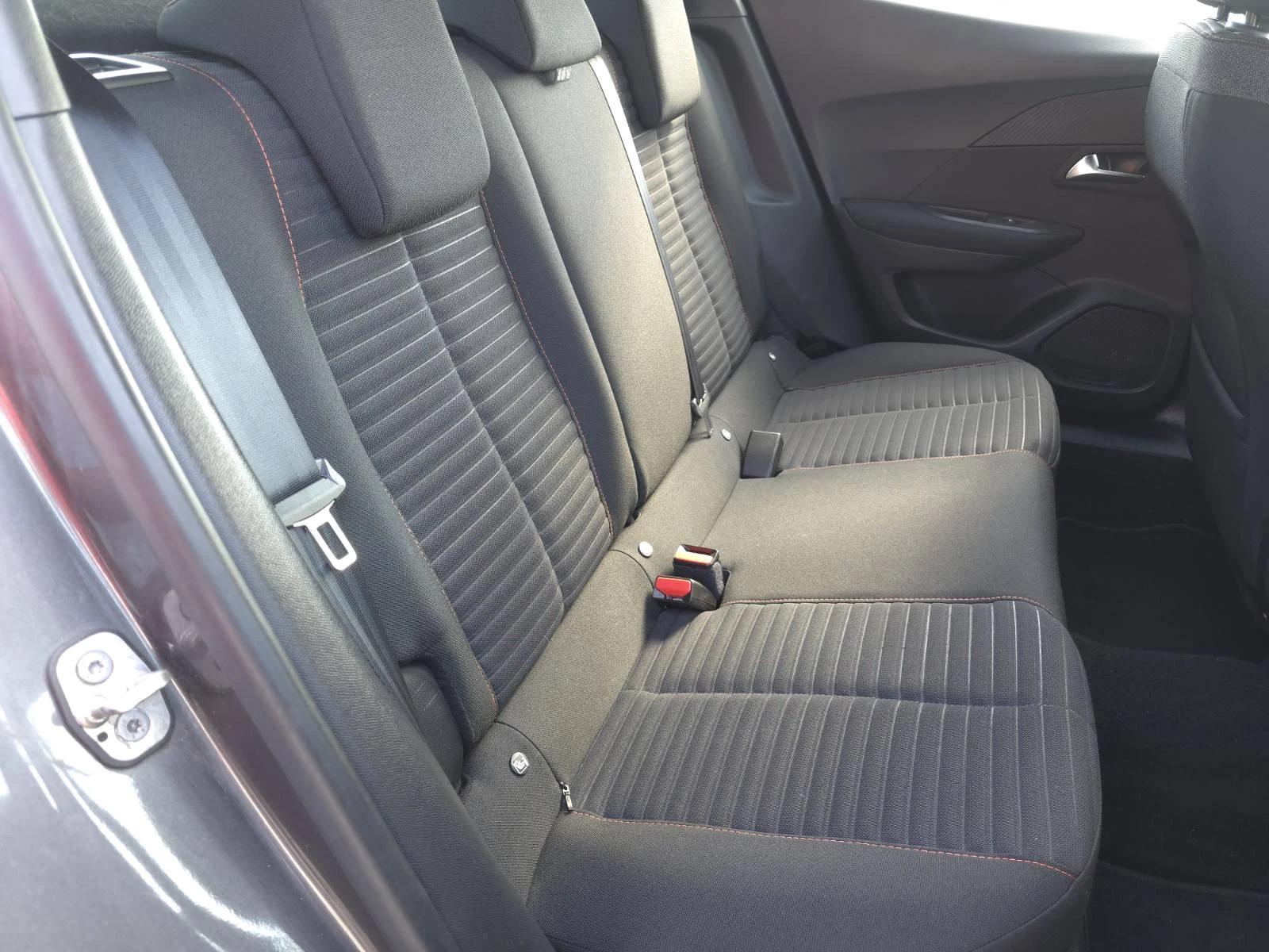 Peugeot 2008 1.2 Turbo Allure |  |  | Mobile.bg   15