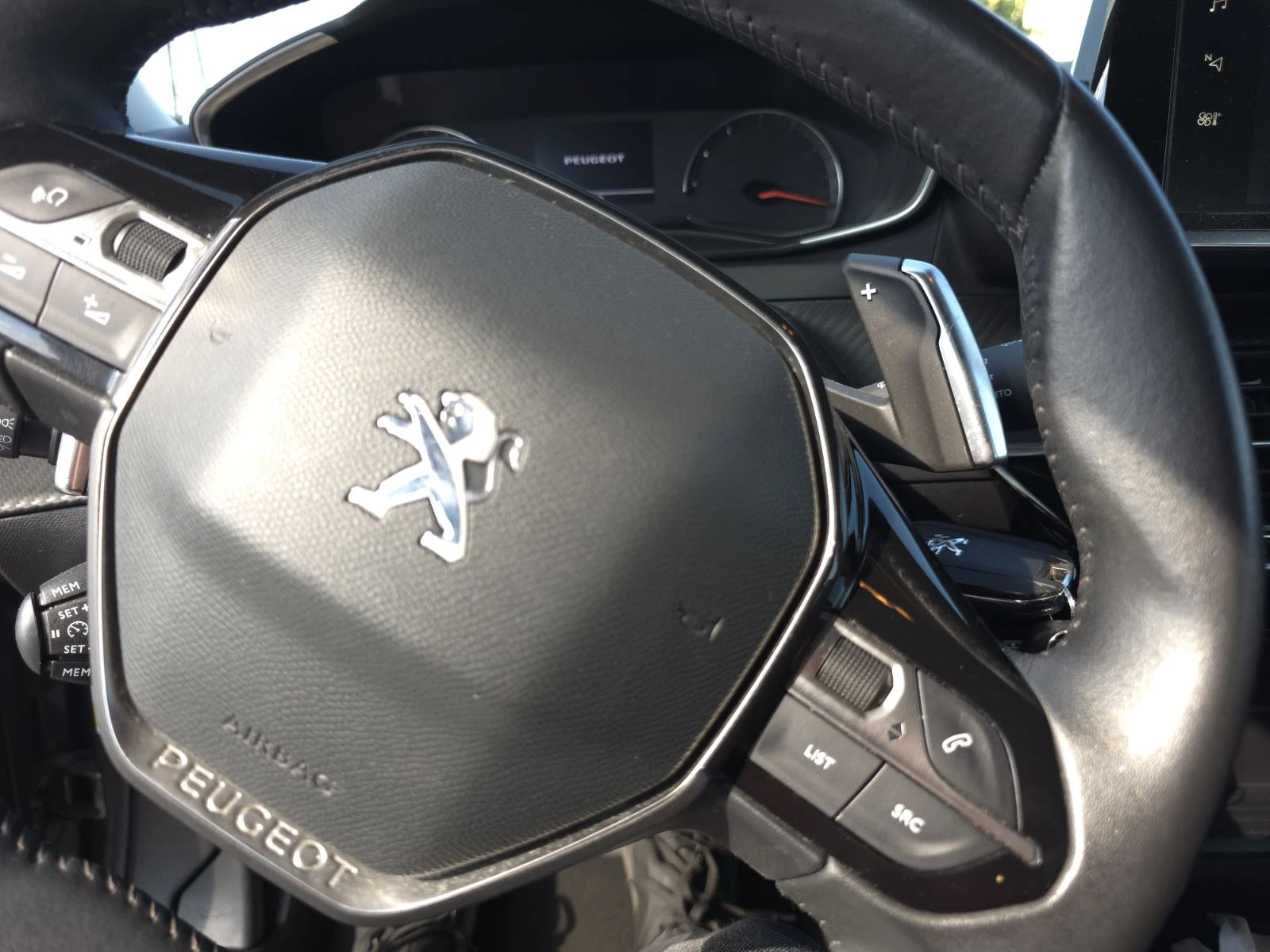 Peugeot 2008 1.2 Turbo Allure |  |  | Mobile.bg   11