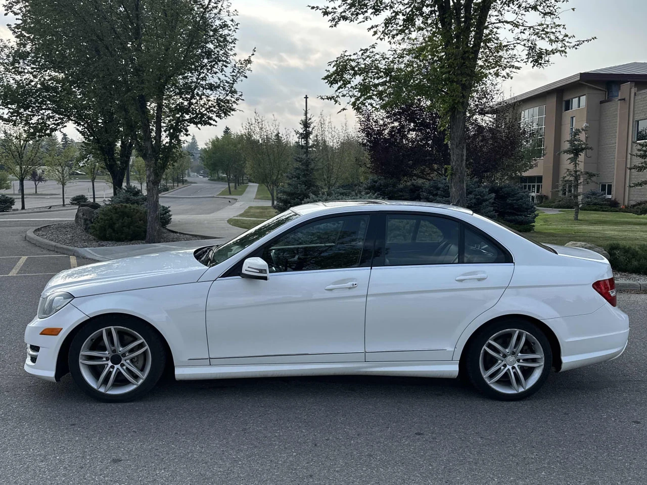 Mercedes-Benz C 300 * CARFAX * АВТО КРЕДИТ * ЦЕНА ДО БГ! - изображение 5