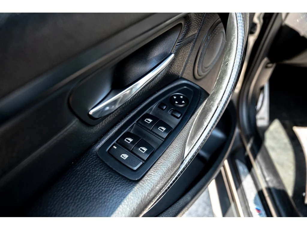 BMW 335 * 4dr Sdn 335i xDrive AWD * CARFAX * ЦЕНА ДО БГ - изображение 10