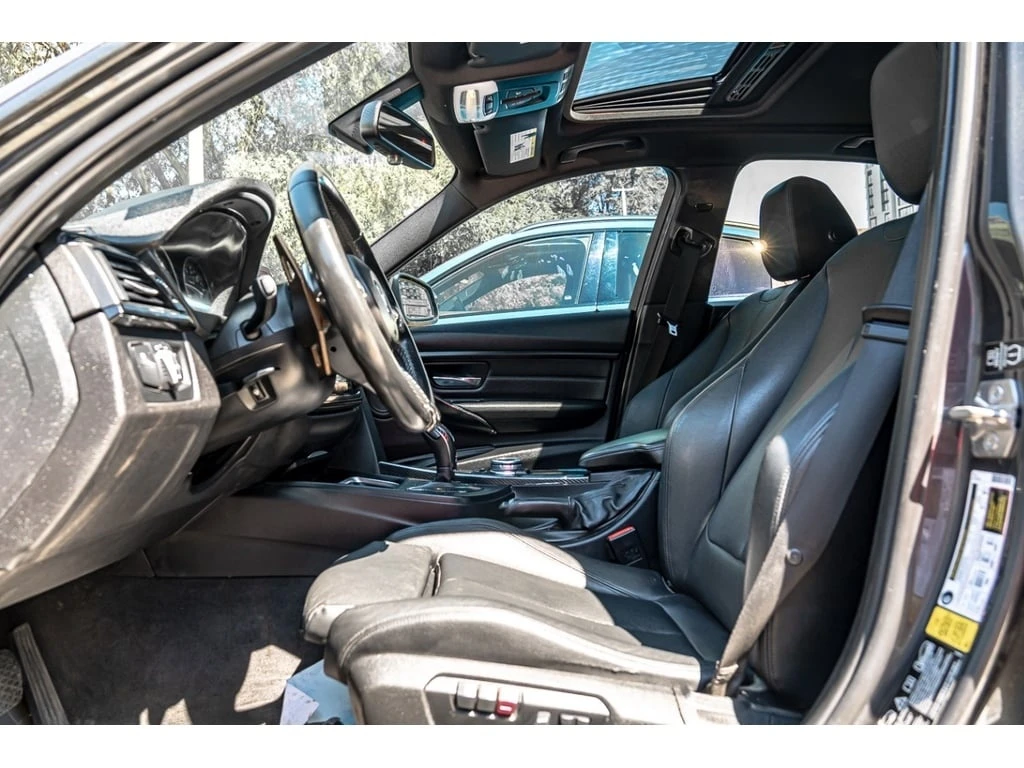 BMW 335 * 4dr Sdn 335i xDrive AWD * CARFAX * ЦЕНА ДО БГ - изображение 6