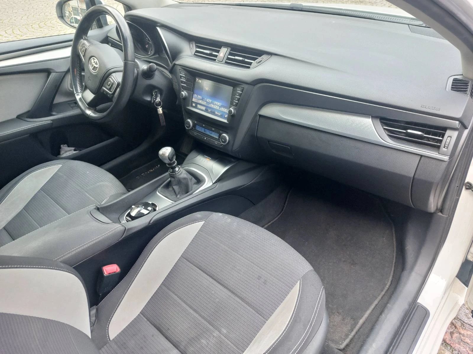 Toyota Avensis  - изображение 8