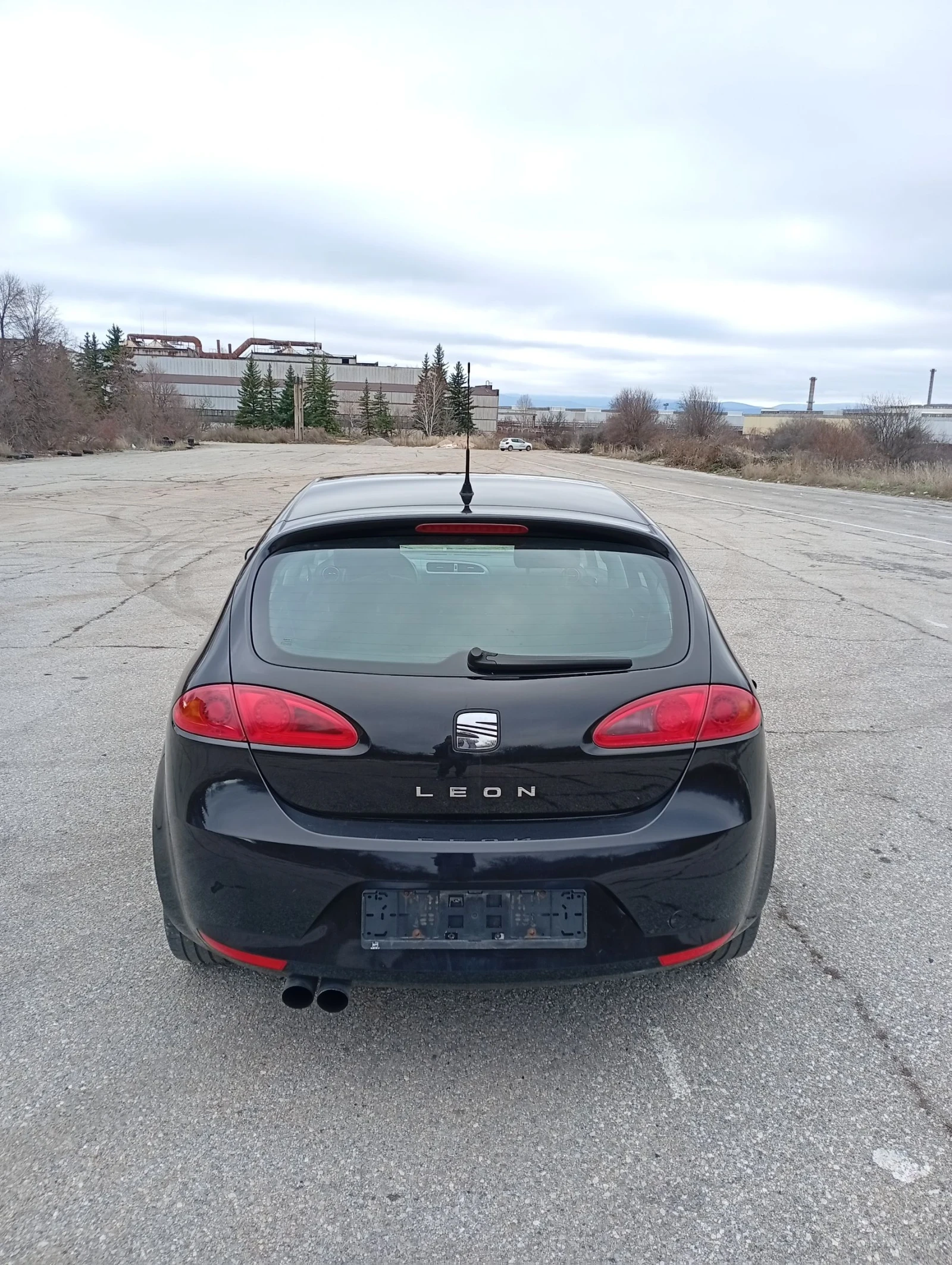 Seat Leon 2.0  FSI - изображение 5