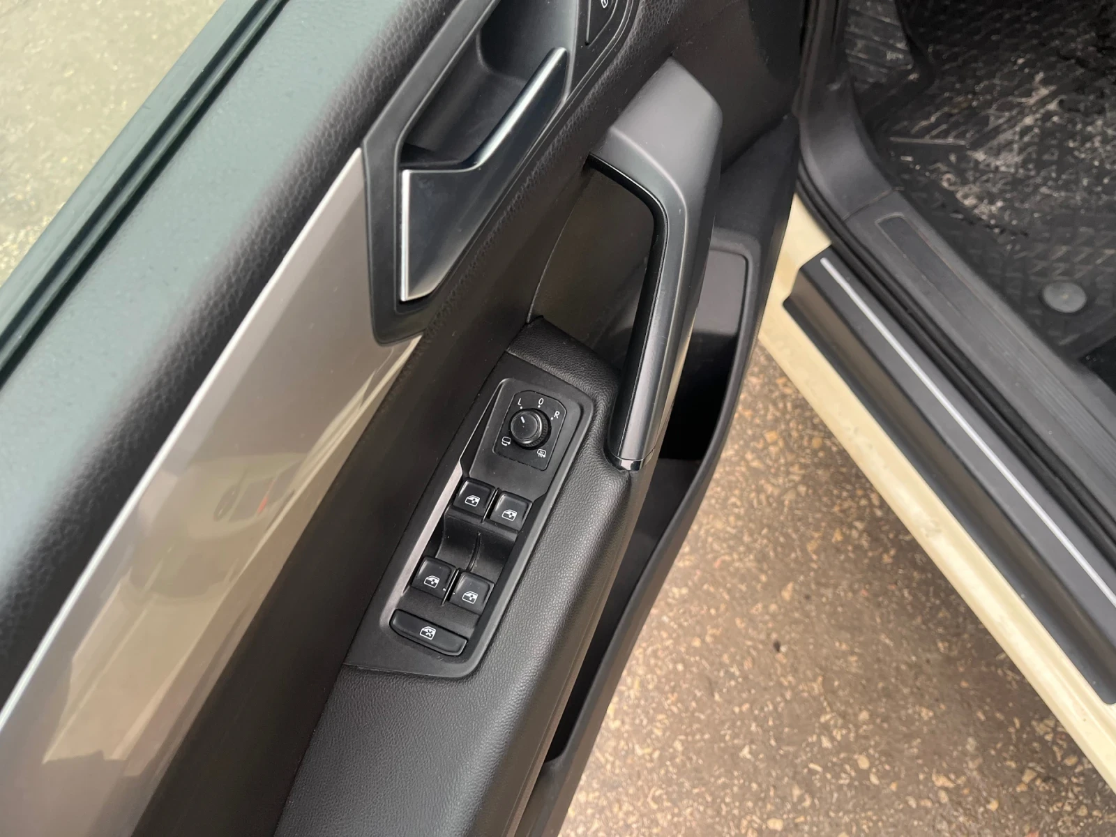 VW Touran 2.0TDI - изображение 9