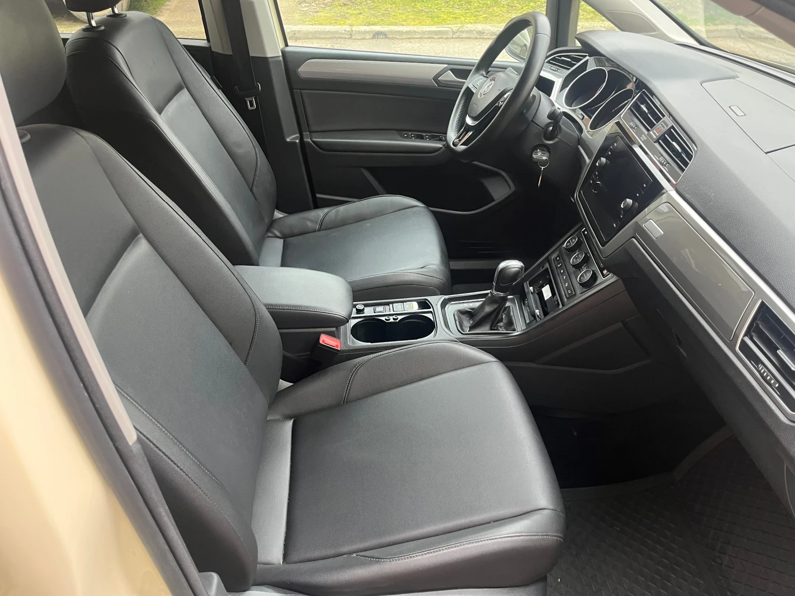 VW Touran 2.0TDI - изображение 4