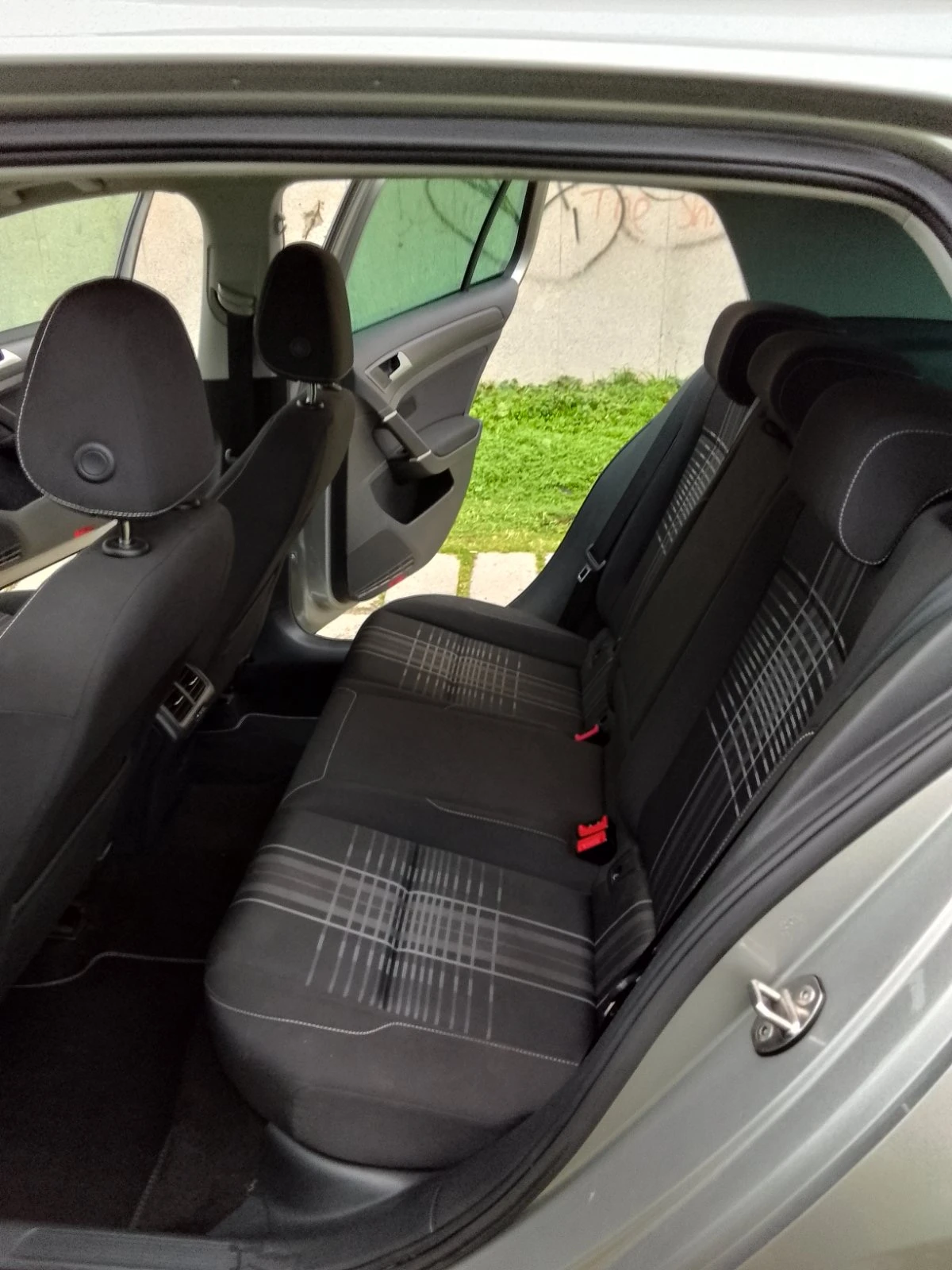 VW Golf 1.6TDI Автоматик 100хил км, снимка 16 - Автомобили и джипове - 53716699