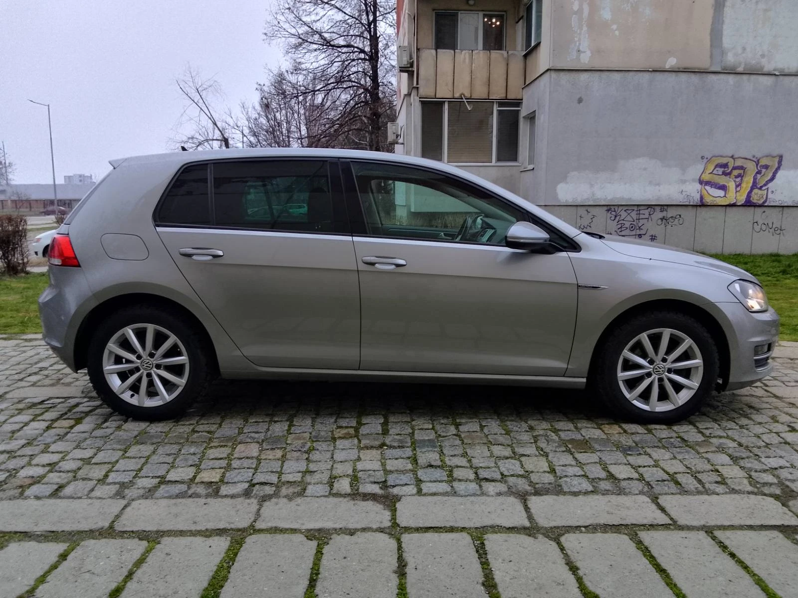VW Golf 1.6TDI Автоматик 100хил км, снимка 8 - Автомобили и джипове - 53716699