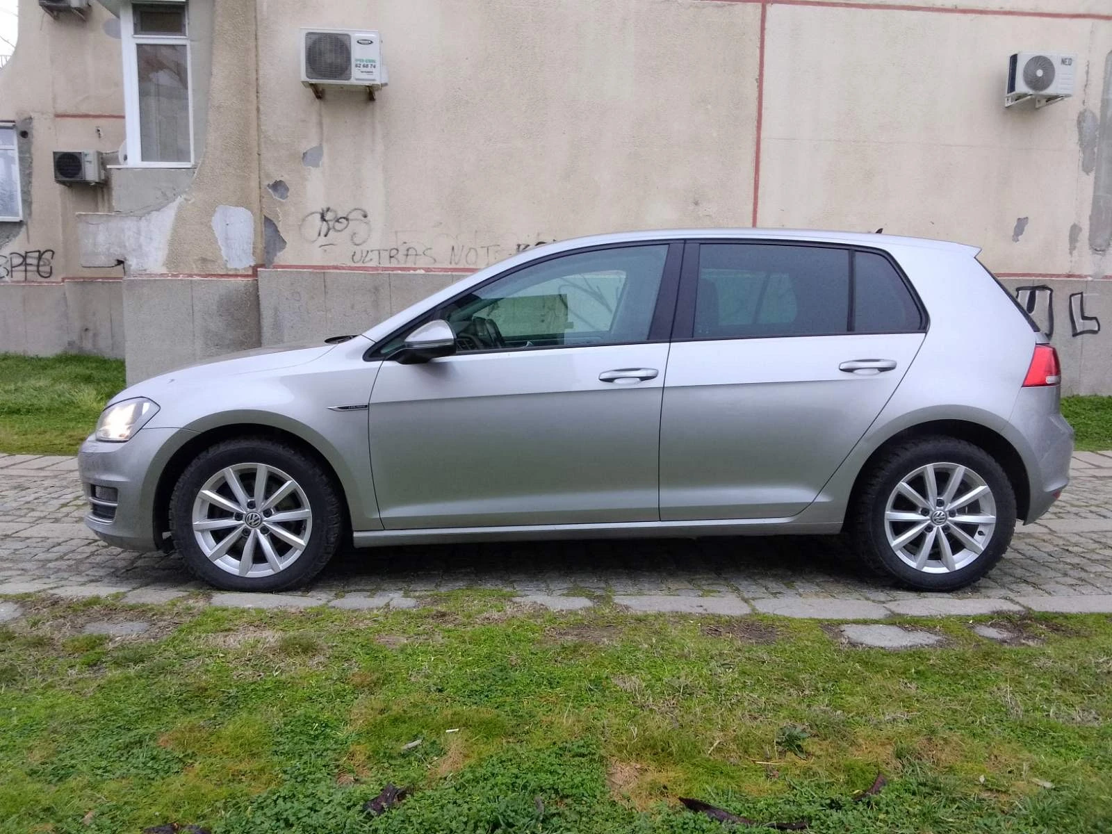 VW Golf 1.6TDI Автоматик 100хил км, снимка 4 - Автомобили и джипове - 53716699