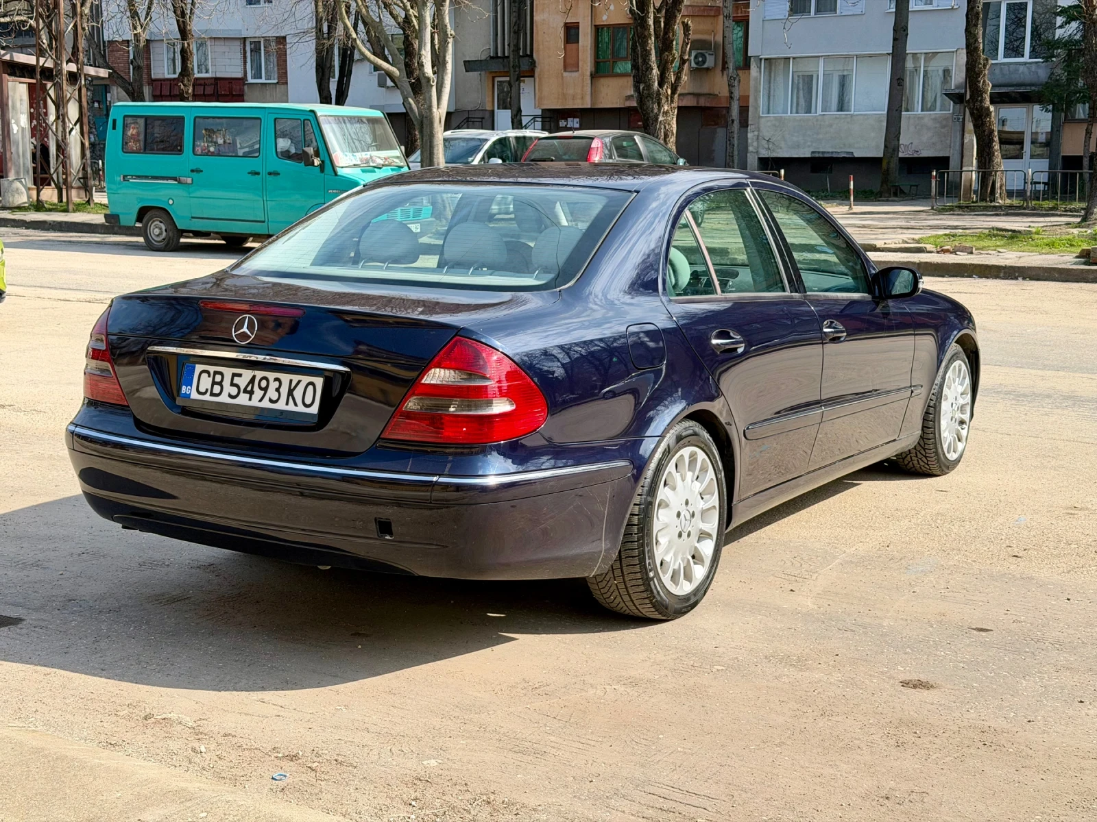 Mercedes-Benz E 220 E 2.2 Дизел, снимка 4 - Автомобили и джипове - 53727811