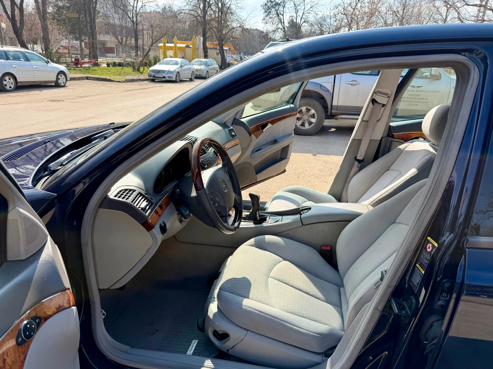 Mercedes-Benz E 220 E 2.2 Дизел, снимка 8 - Автомобили и джипове - 53727811