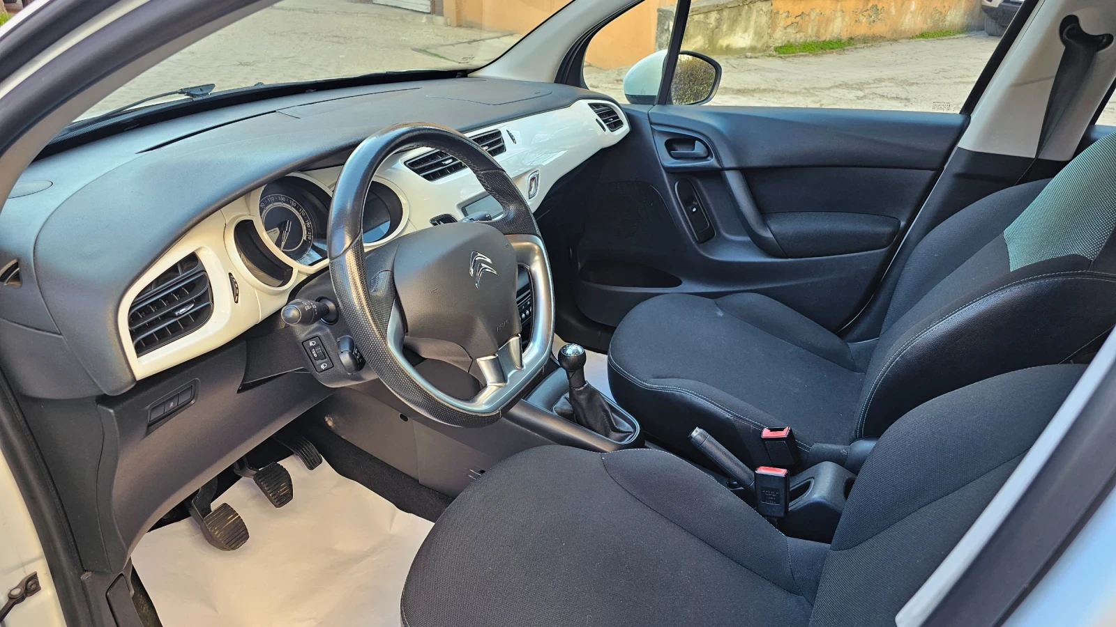 Citroen C3, снимка 4 - Автомобили и джипове - 53756537