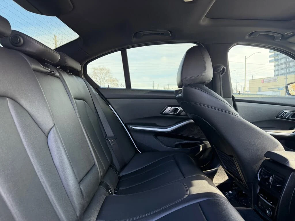 BMW 330 xDrive* АвтоКредит(ЦЕНА ДО БГ), снимка 12 - Автомобили и джипове - 53806175