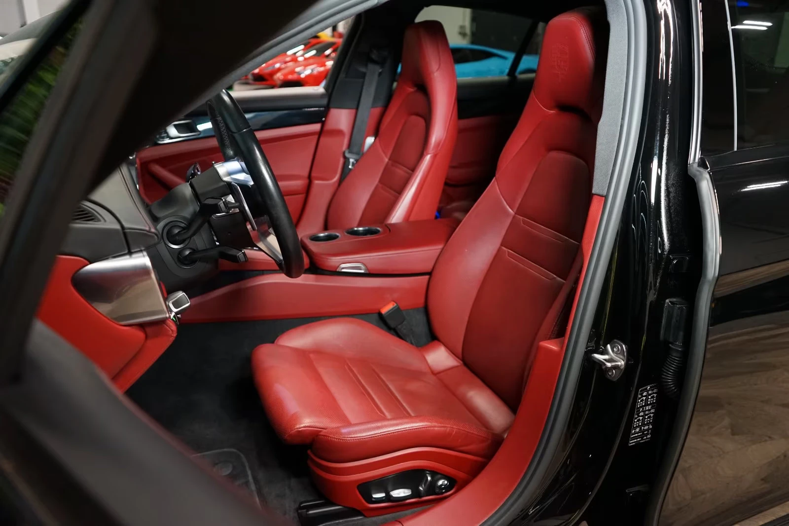 Porsche Panamera 4S/421HP/360/CHRONO/PANO/ОБДУХВАНЕ/173z, снимка 10 - Автомобили и джипове - 53887588