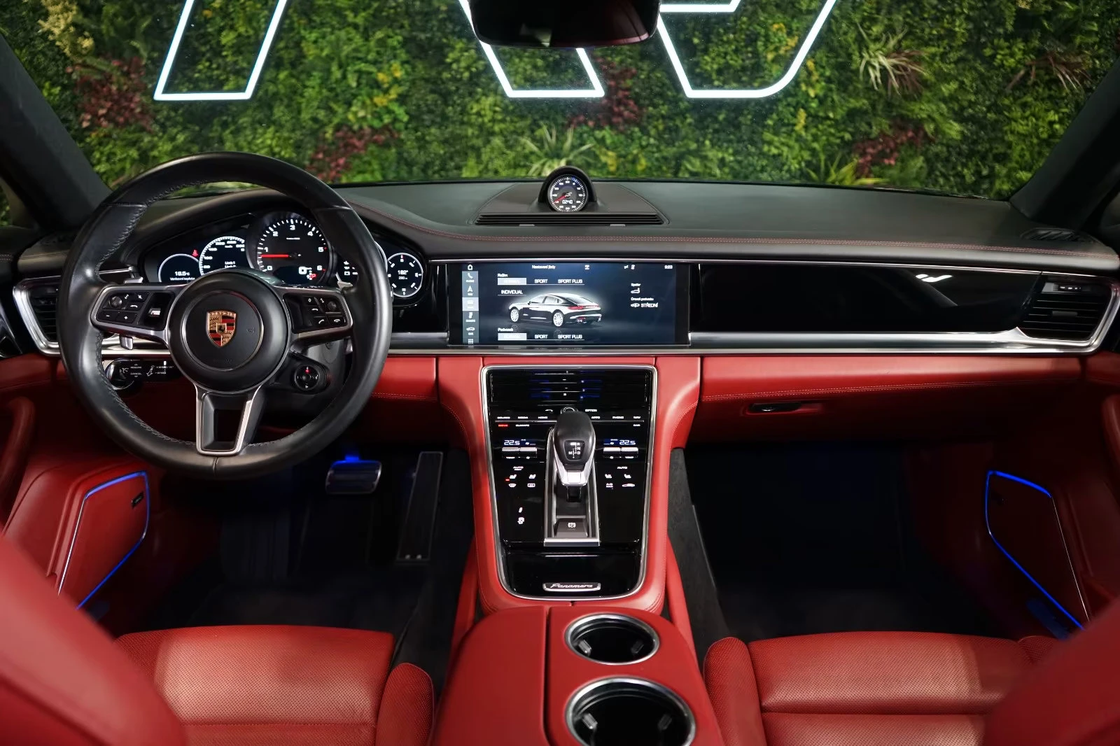 Porsche Panamera 4S/421HP/360/CHRONO/PANO/ОБДУХВАНЕ/173z, снимка 9 - Автомобили и джипове - 53887588