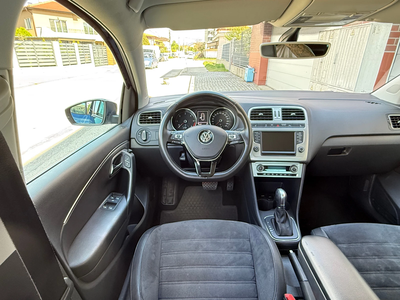 VW Polo 1.4TDI-AVTOMAT-ШВЕЙЦАРИЯ, снимка 10 - Автомобили и джипове - 54428773