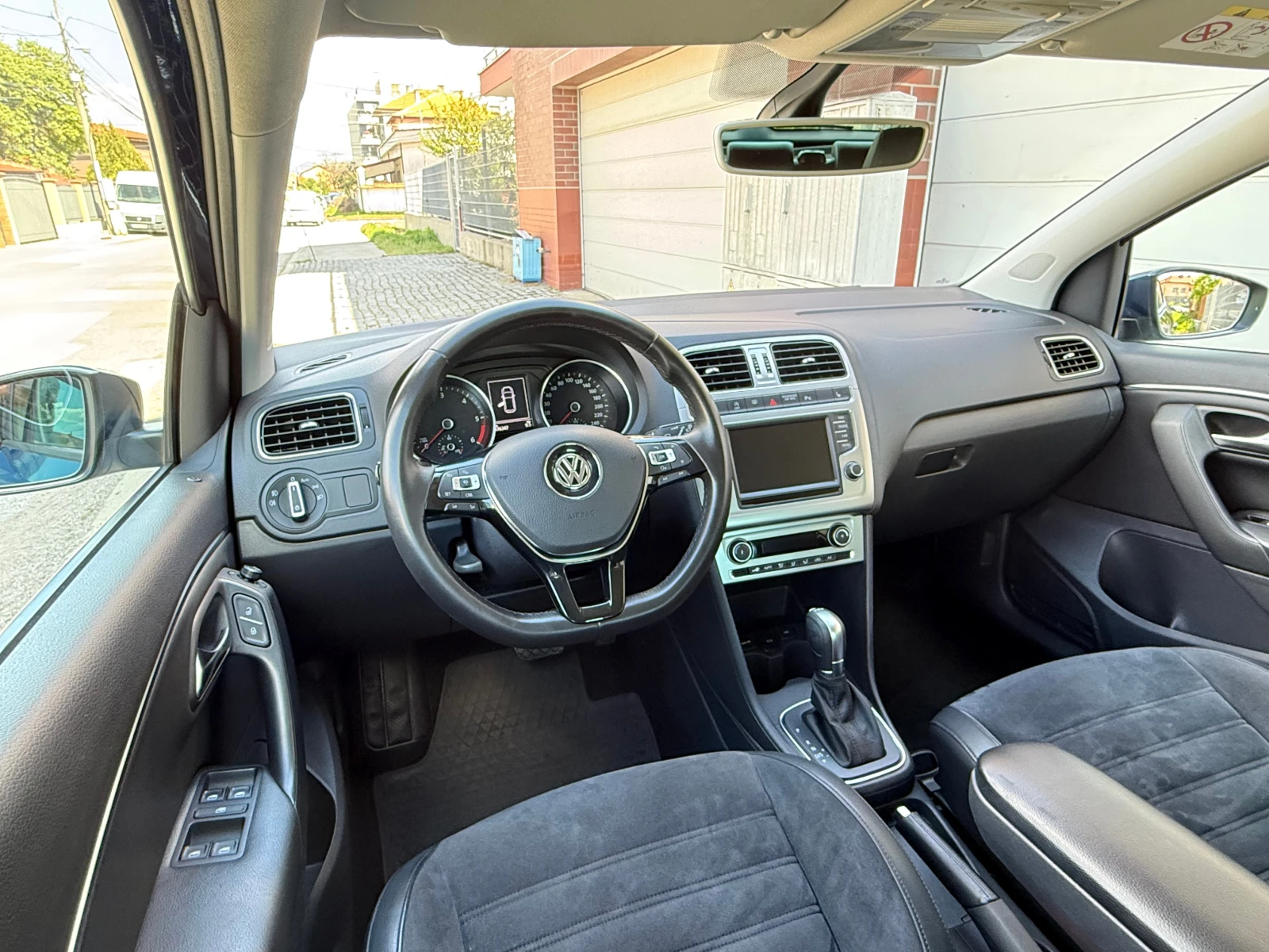 VW Polo 1.4TDI-AVTOMAT-ШВЕЙЦАРИЯ, снимка 9 - Автомобили и джипове - 54428773