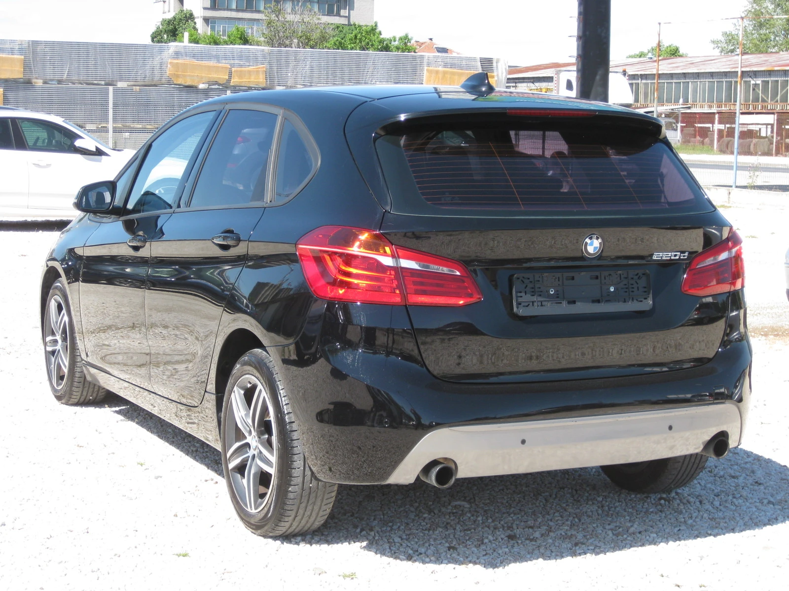 BMW 220 d Active Tourer Luxury, снимка 7 - Автомобили и джипове - 54598410