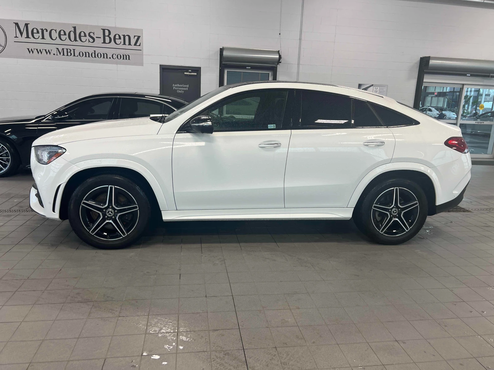 Mercedes-Benz GLE 450 Keyless * CARFAX * АВТО КРЕДИТ * , снимка 3 - Автомобили и джипове - 54723392