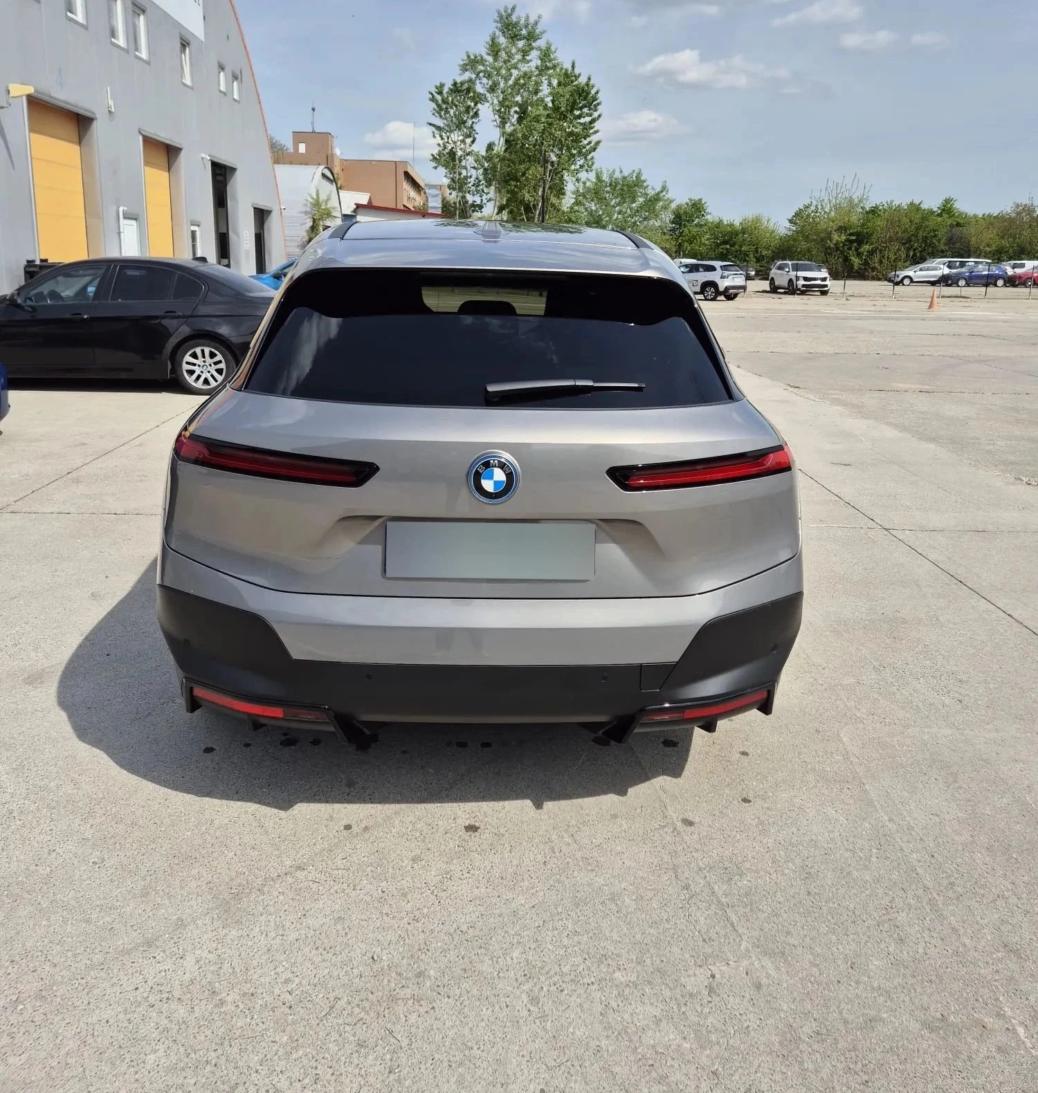 BMW iX 40 , снимка 3 - Автомобили и джипове - 54781211