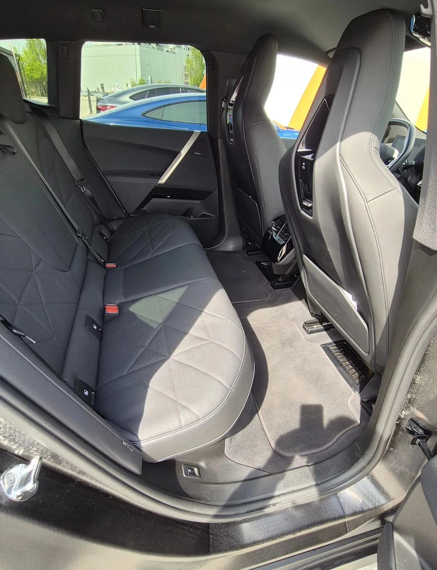 BMW iX 40 , снимка 9 - Автомобили и джипове - 54781211