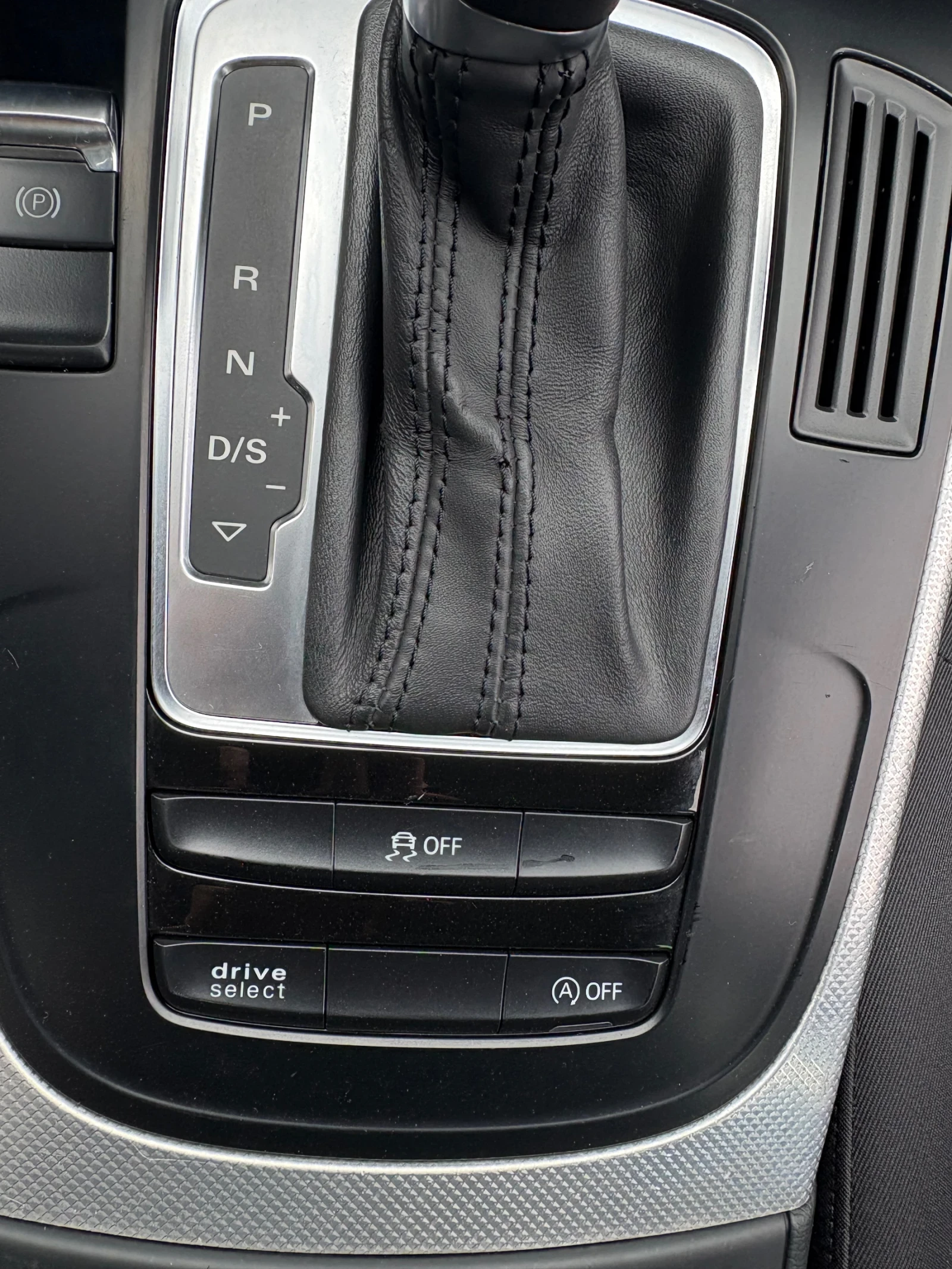Audi A4 2.0TDI FACELIFT* ЛИЗИНГ* БАРТЕР* , снимка 13 - Автомобили и джипове - 54955445
