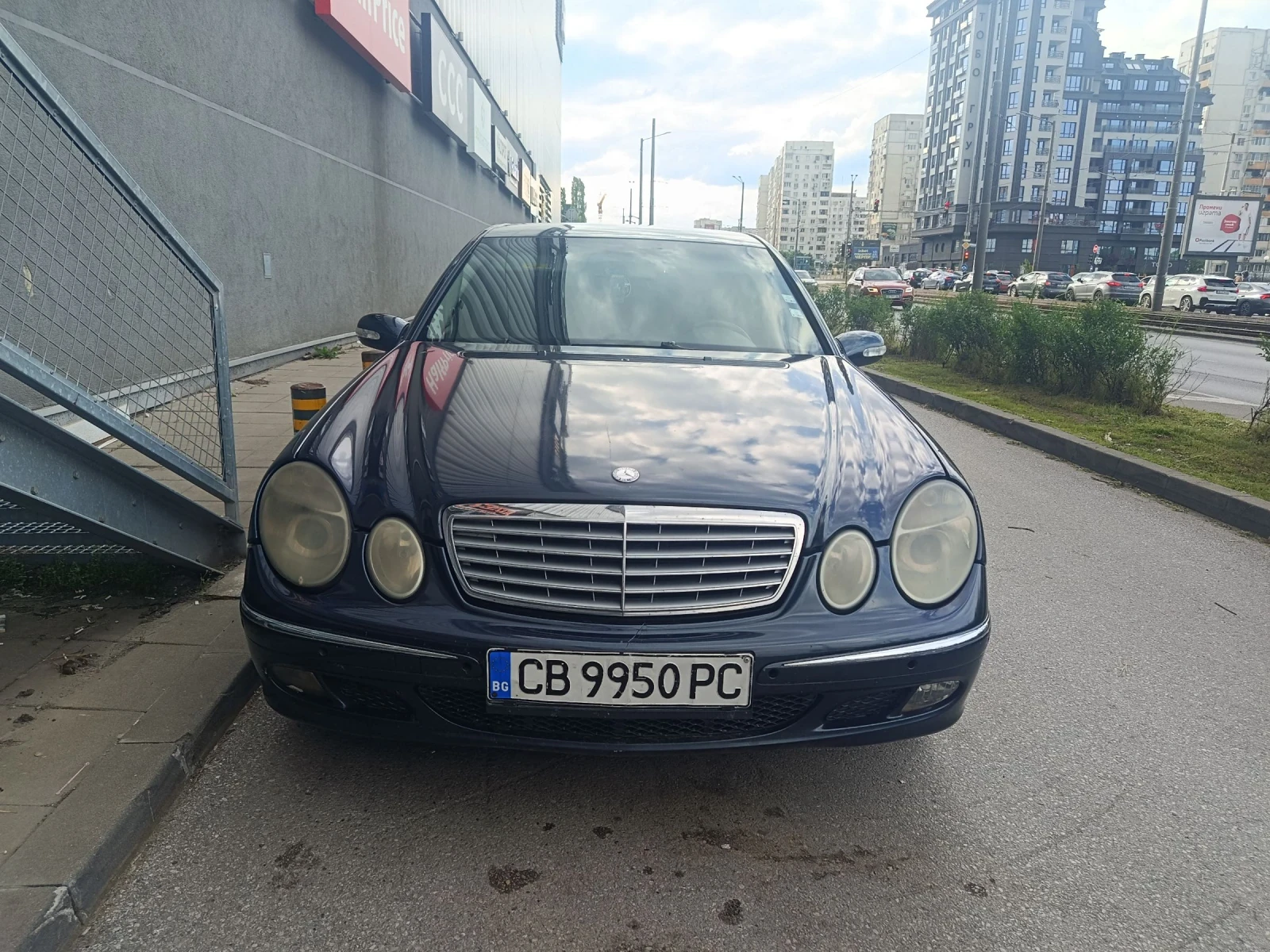 Mercedes-Benz E 220, снимка 4 - Автомобили и джипове - 55019030