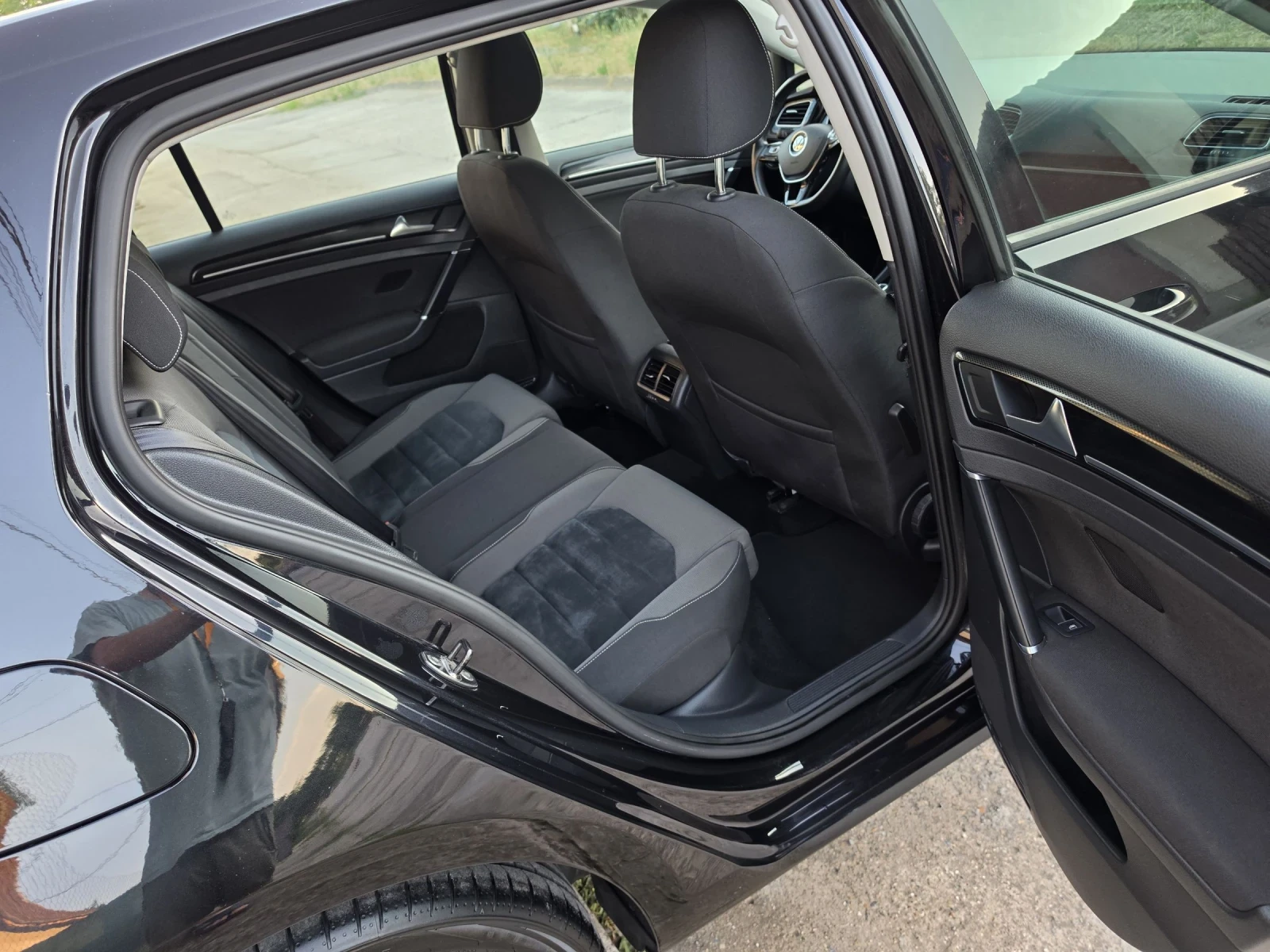 VW Golf 1.6 TDI FULL LED HIGHLINE, снимка 11 - Автомобили и джипове - 55093388