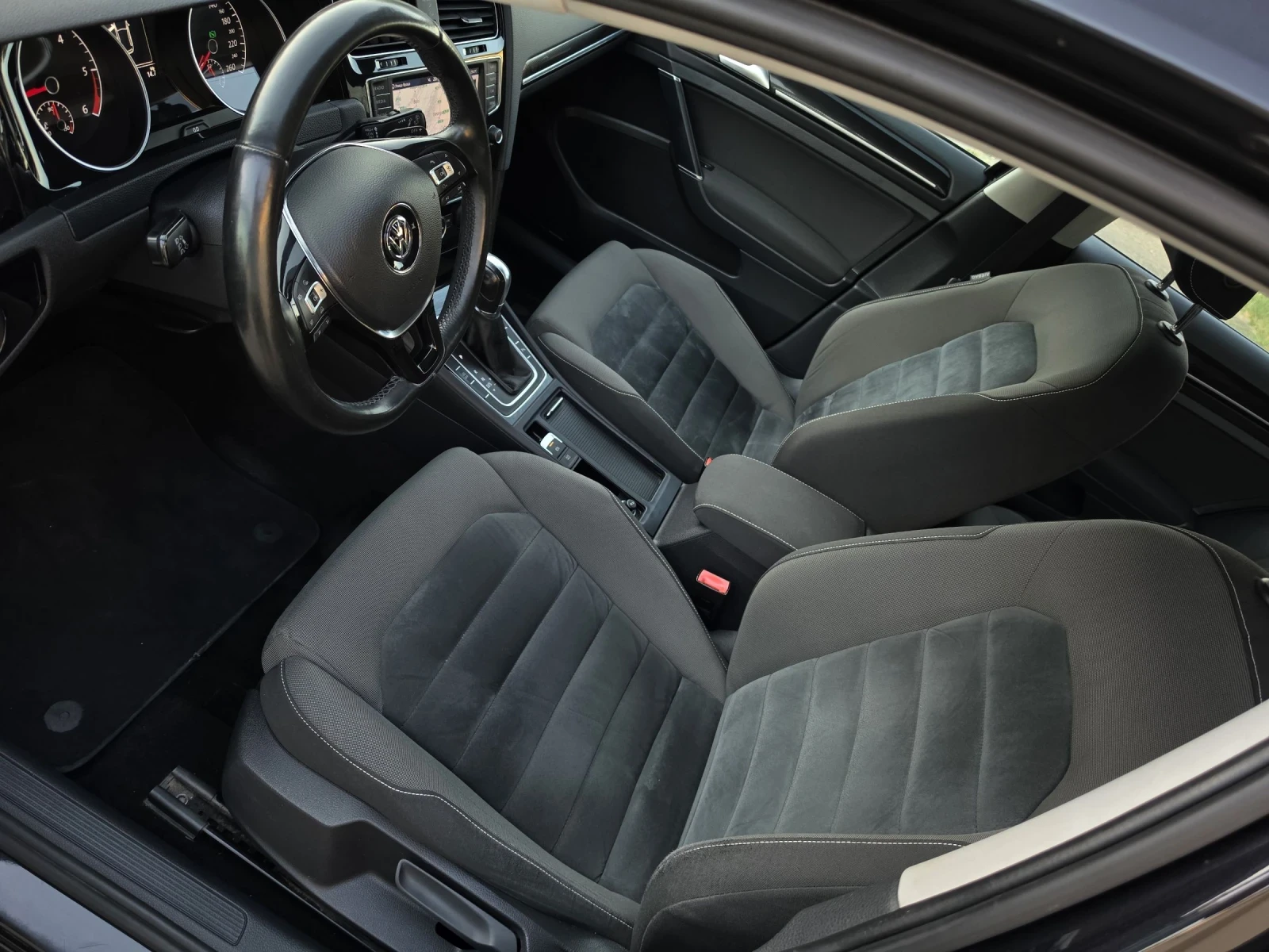 VW Golf 1.6 TDI FULL LED HIGHLINE, снимка 8 - Автомобили и джипове - 55093388
