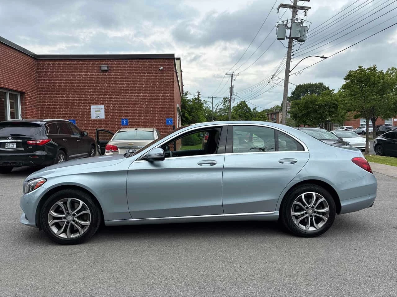 Mercedes-Benz C 300 * CARFAX * ОПЦИЯ ЗА ФИНАНСИРАНЕ, снимка 2 - Автомобили и джипове - 55232194