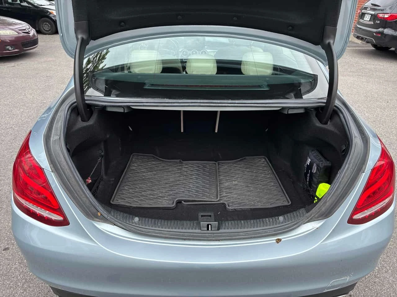Mercedes-Benz C 300 * CARFAX * ОПЦИЯ ЗА ФИНАНСИРАНЕ, снимка 14 - Автомобили и джипове - 55232194