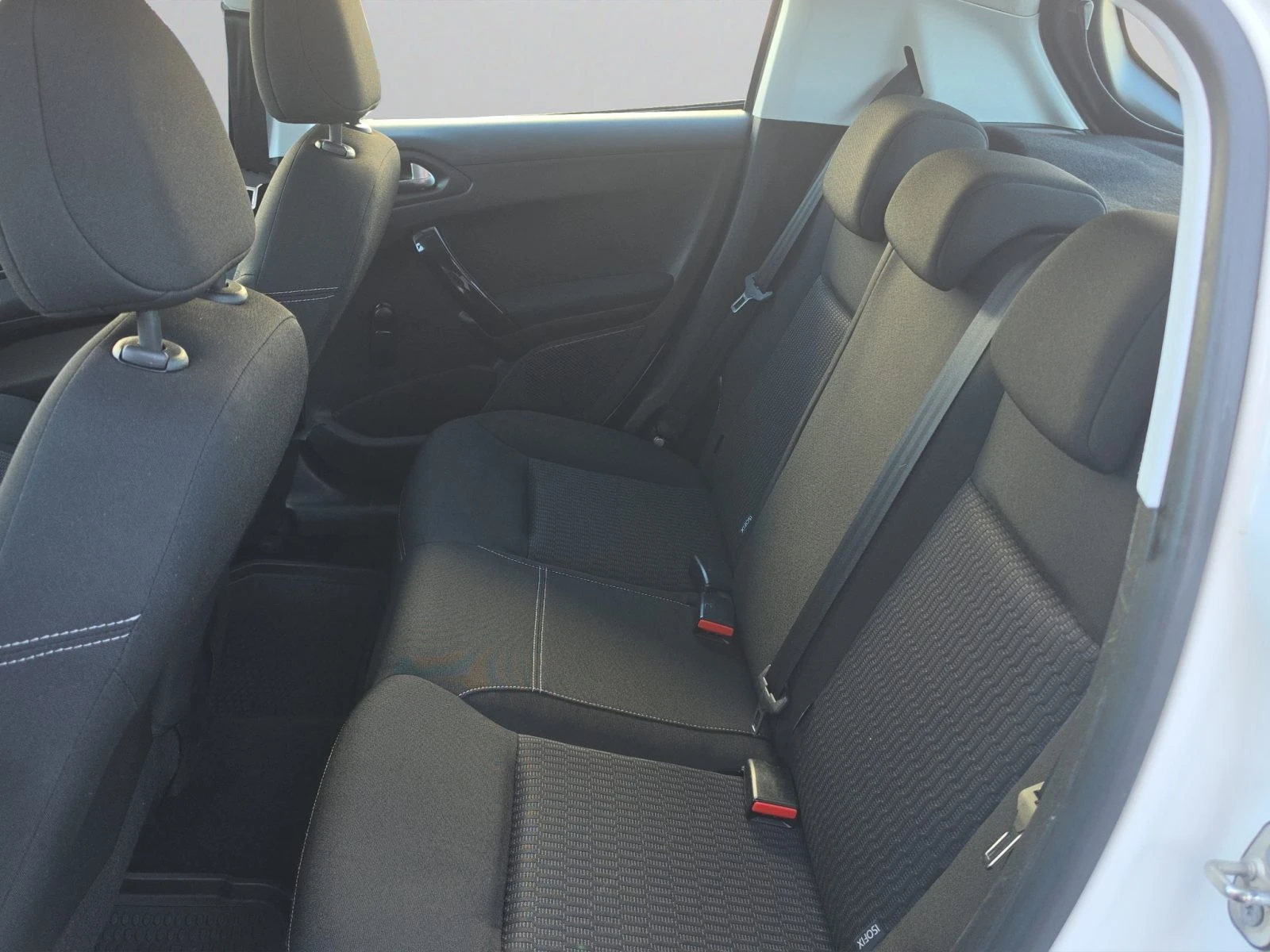 Peugeot 208 5P ACTIVE 1.2 VTi 68 BVM5 EURO 6.2//1901038 | Mobile.bg � ����������� 12