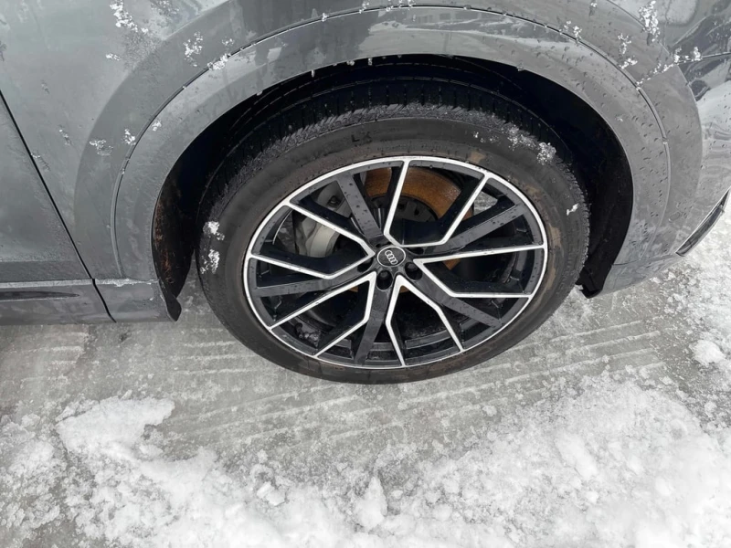 Audi Q8 * Progressiv * CARFAX * БЕЗ ПЪРВОНАЧАЛНА ВНОСКА, снимка 7 - Автомобили и джипове - 53049943