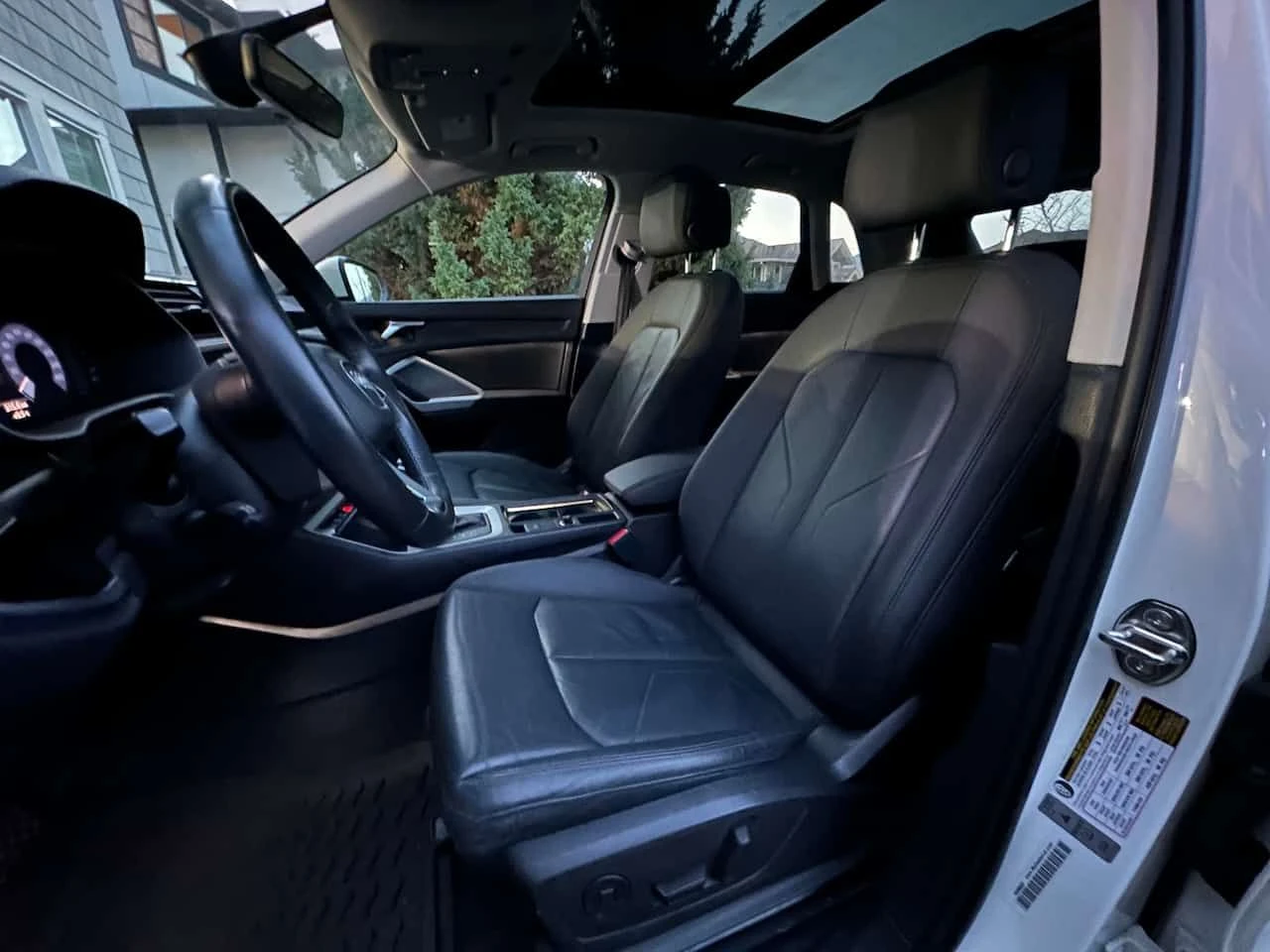 Audi Q3 Komfort/CARFAX/ПАНОРАМА/ПОДГРЕВИ, снимка 12 - Автомобили и джипове - 53740464