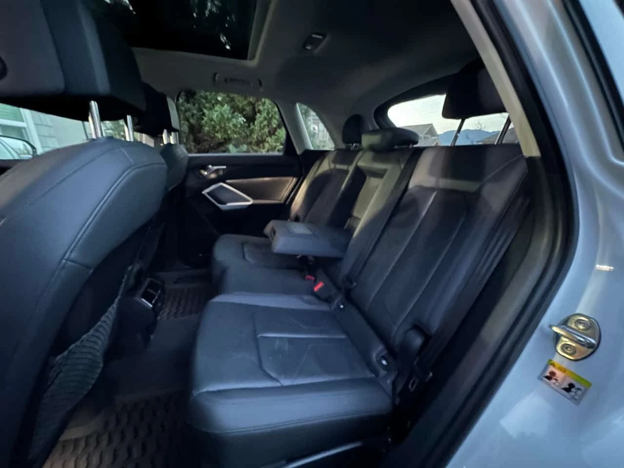 Audi Q3 Komfort/CARFAX/ПАНОРАМА/ПОДГРЕВИ, снимка 11 - Автомобили и джипове - 53740464