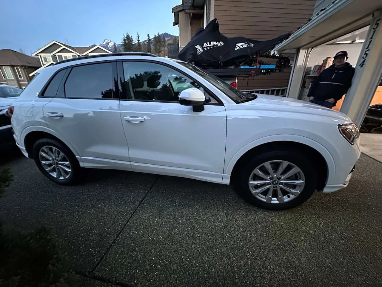 Audi Q3 Komfort/CARFAX/ПАНОРАМА/ПОДГРЕВИ, снимка 2 - Автомобили и джипове - 53740464