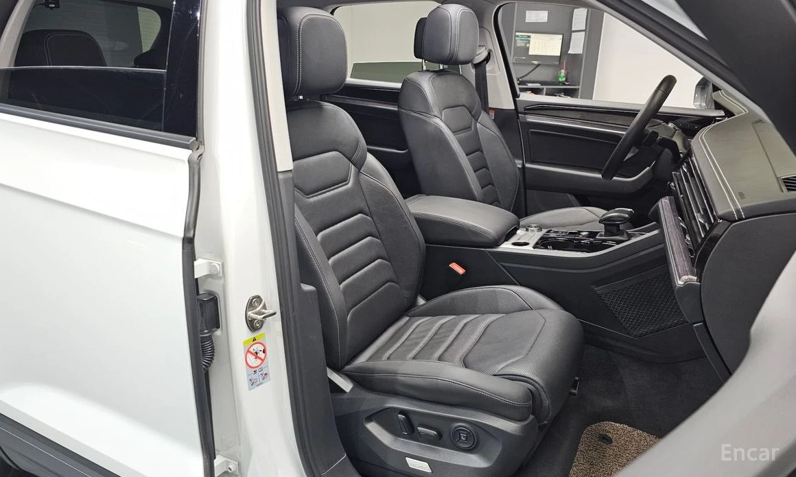 VW Touareg * 3.0TDI* PREMIUM* FULL* КРАЙНА ЦЕНА* , снимка 10 - Автомобили и джипове - 53995733