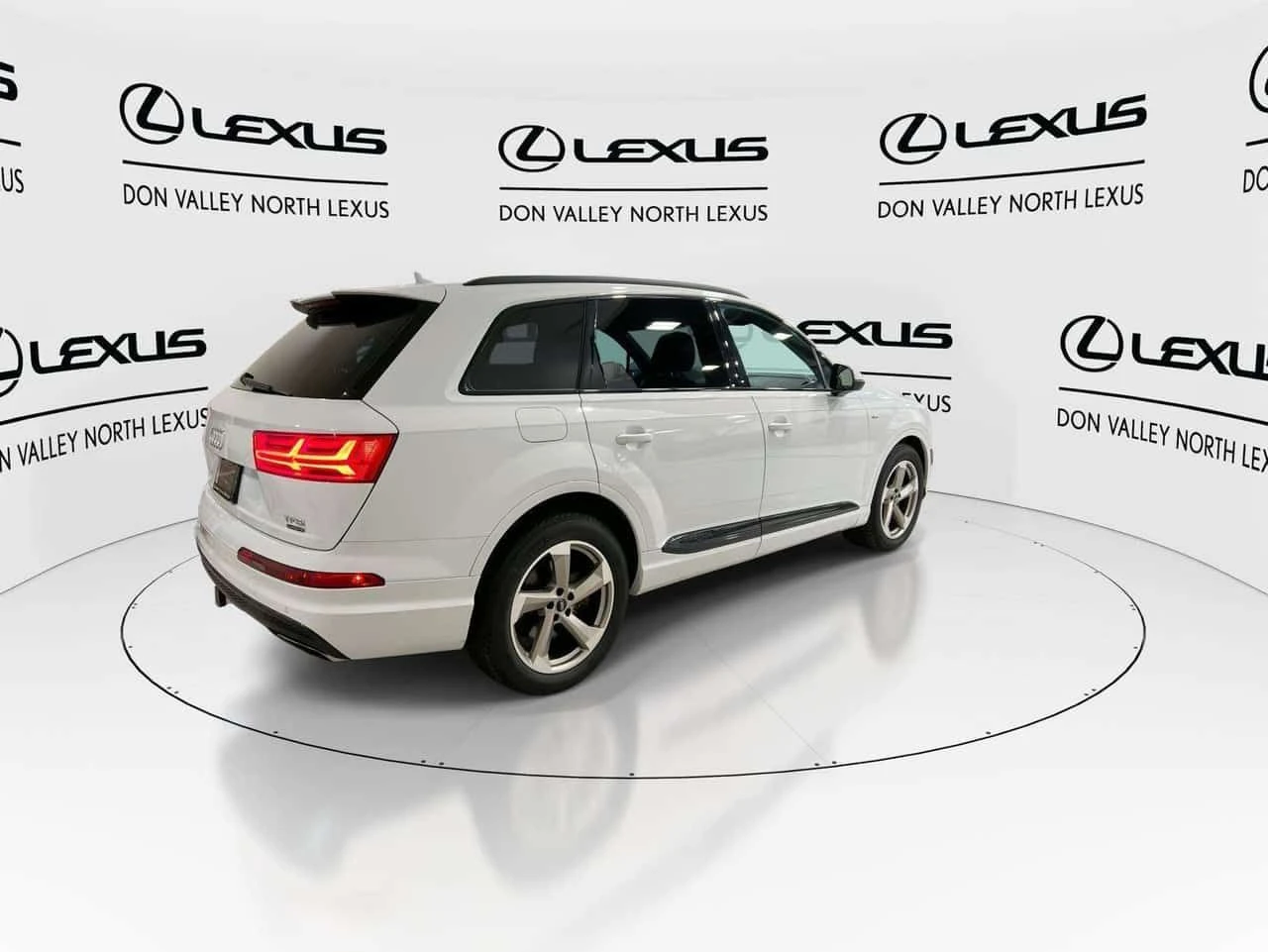 Audi Q7 * CARFAX * Фиксирана цена до България * , снимка 7 - Автомобили и джипове - 54218436