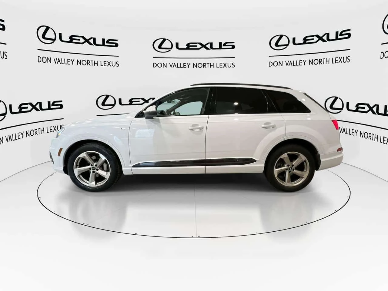 Audi Q7 * CARFAX * Фиксирана цена до България * , снимка 4 - Автомобили и джипове - 54218436