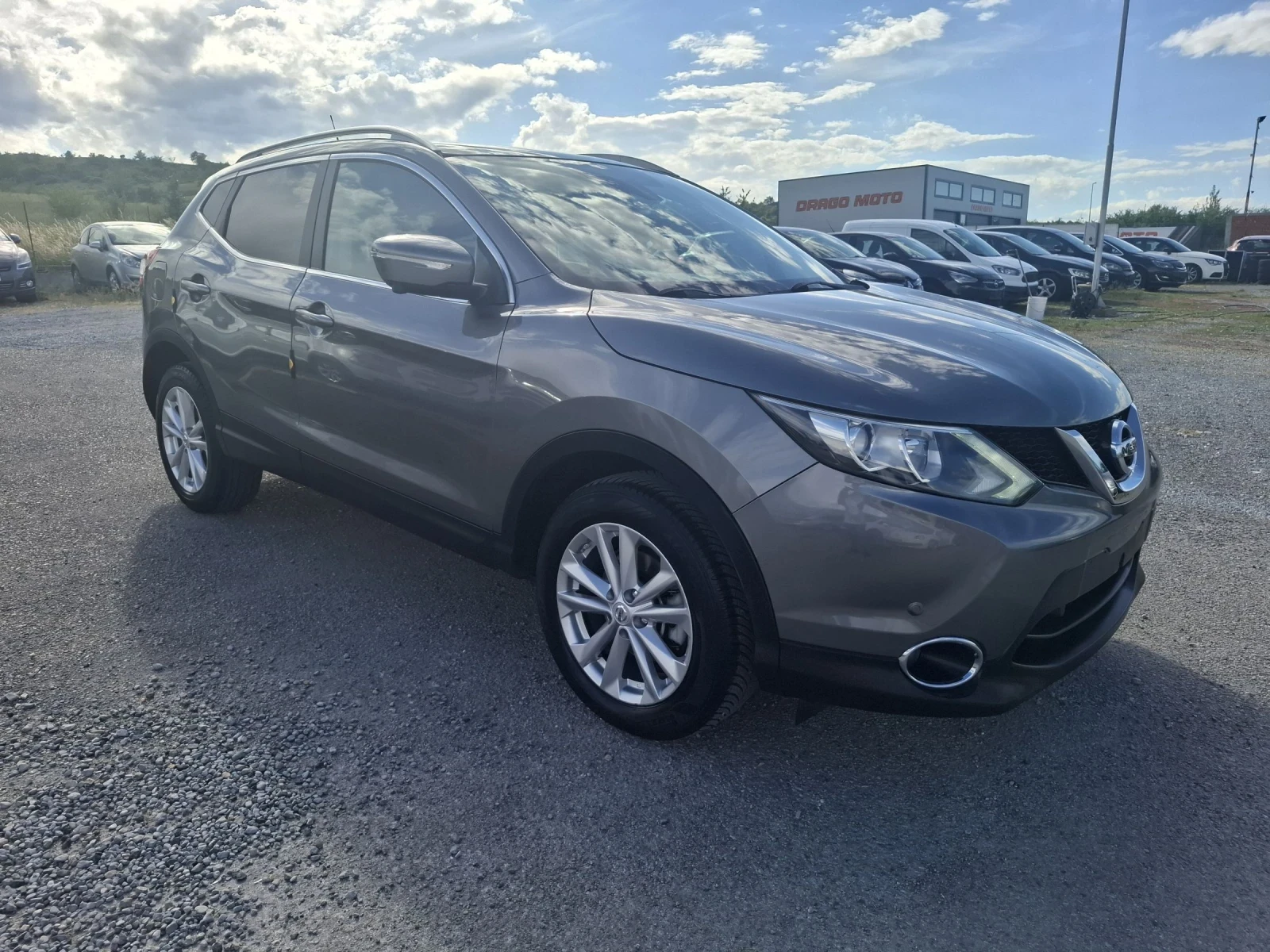 Nissan Qashqai 1, 6 DCI-Activ-Panorama, Kamera 360, Navi, снимка 2 - Автомобили и джипове - 54932235
