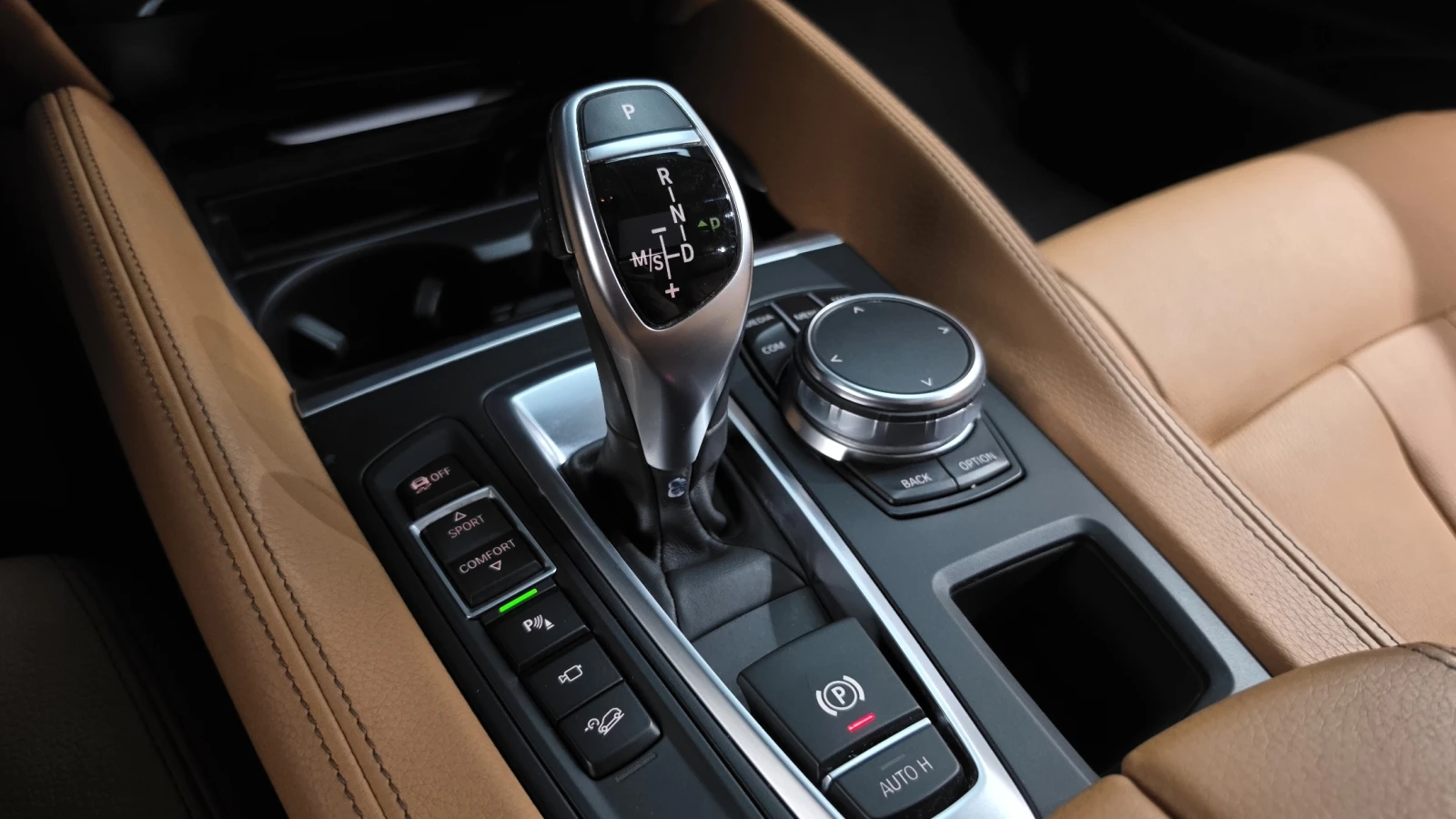 BMW X6 xDrive30d* 360* HUD* ЕЛ. БАГАЖНИК* КРАЙНА ЦЕНА, снимка 9 - Автомобили и джипове - 55348836