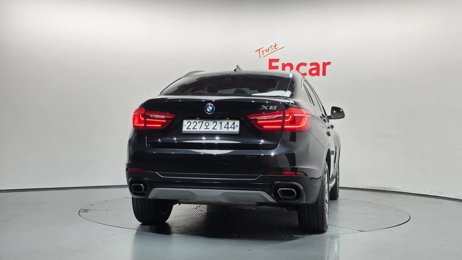 BMW X6 xDrive30d* 360* HUD* ЕЛ. БАГАЖНИК* КРАЙНА ЦЕНА, снимка 4 - Автомобили и джипове - 55348836