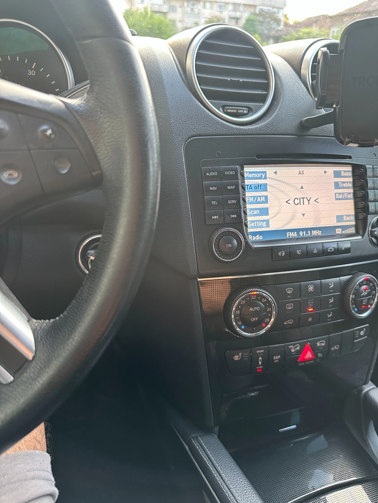 Mercedes-Benz ML 320 4Matic AIRMATIC CDI, снимка 10 - Автомобили и джипове - 56279460