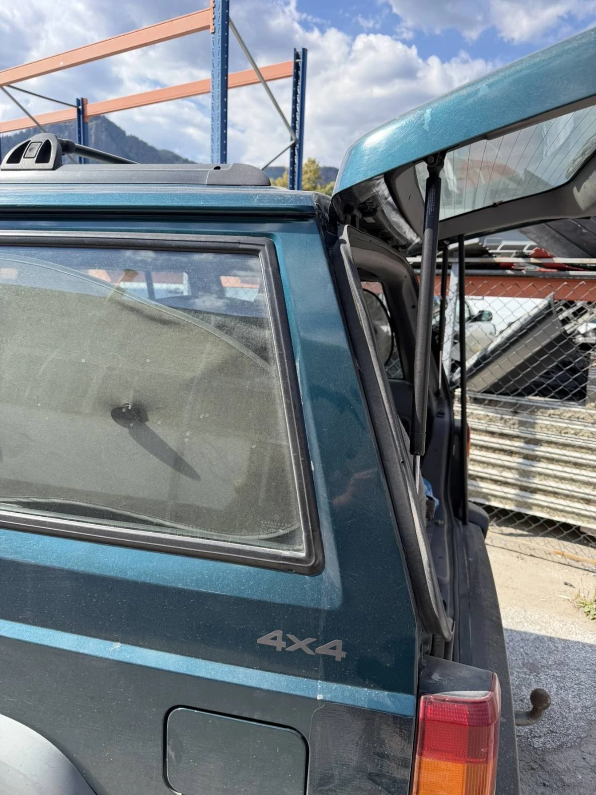 Jeep Cherokee Спорт, снимка 7 - Автомобили и джипове - 56152440