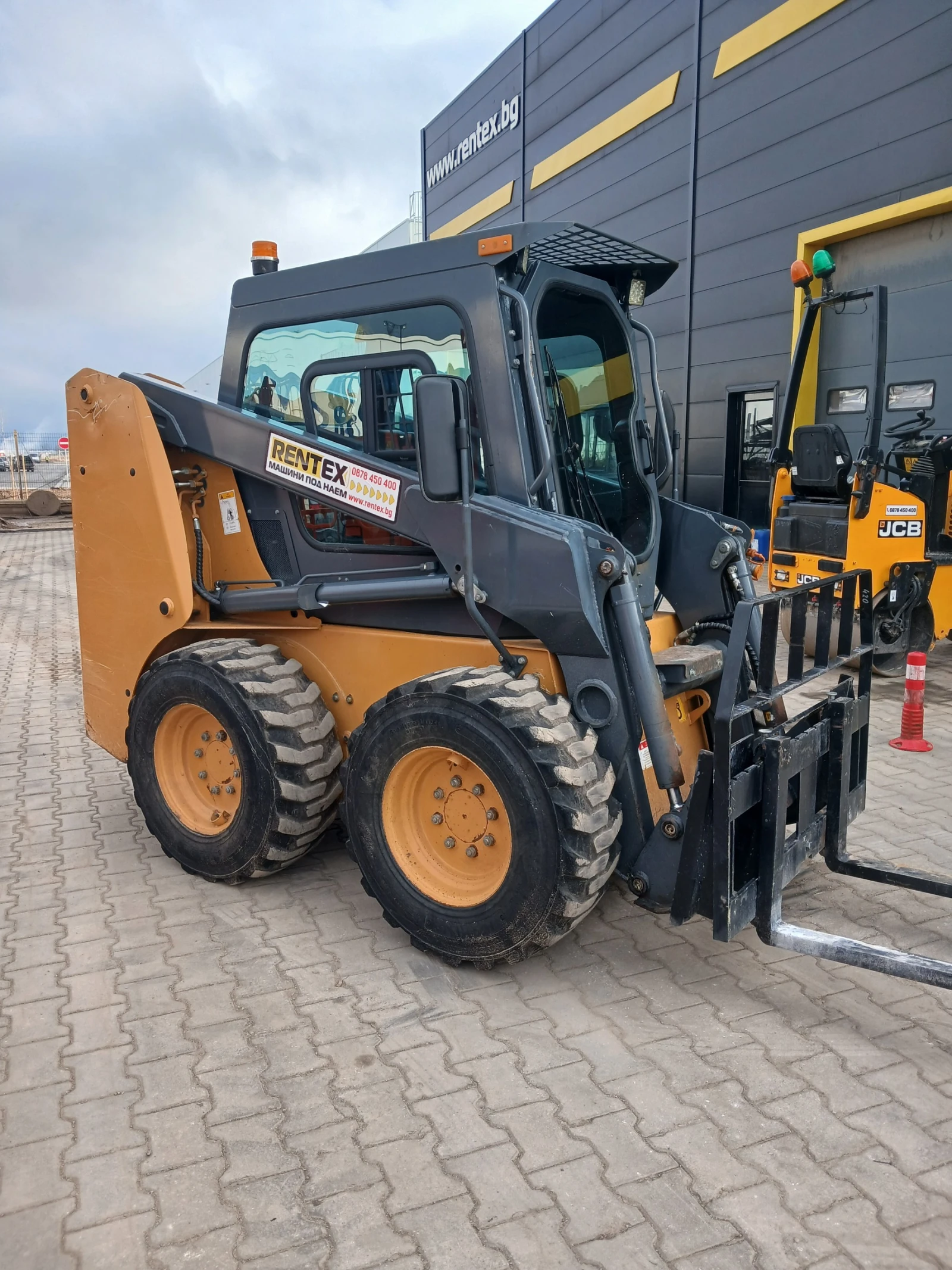 Мини челни товарачи STAHL Skidxx SX 30