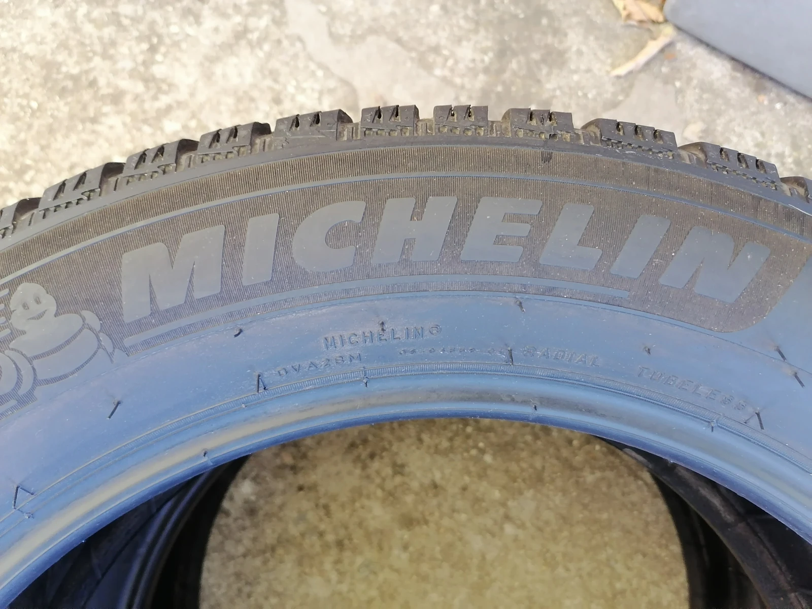 Гуми Зимни 205/60R17, снимка 3 - Гуми и джанти - 55997292
