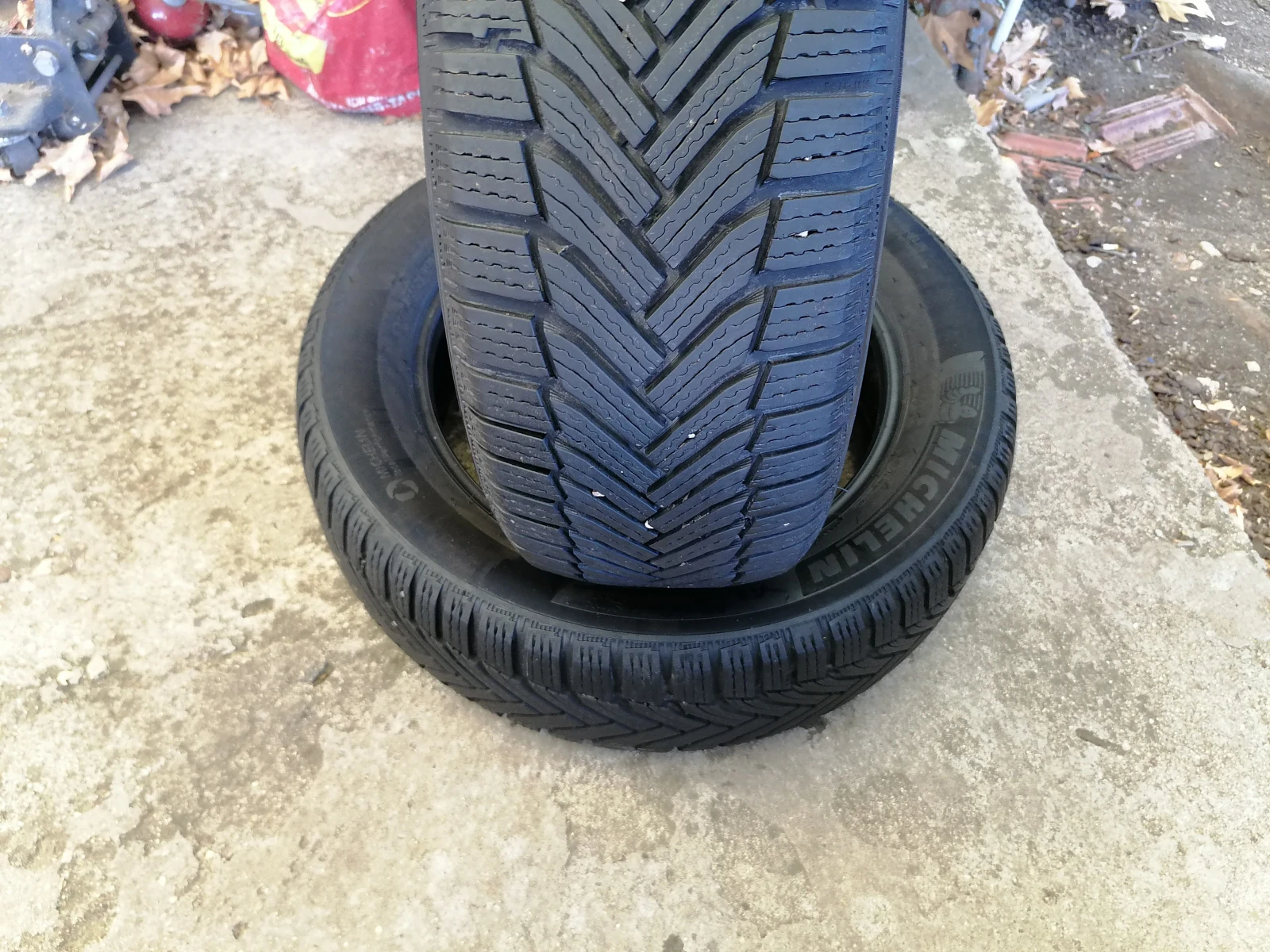 Гуми Зимни 205/60R17, снимка 2 - Гуми и джанти - 55997292